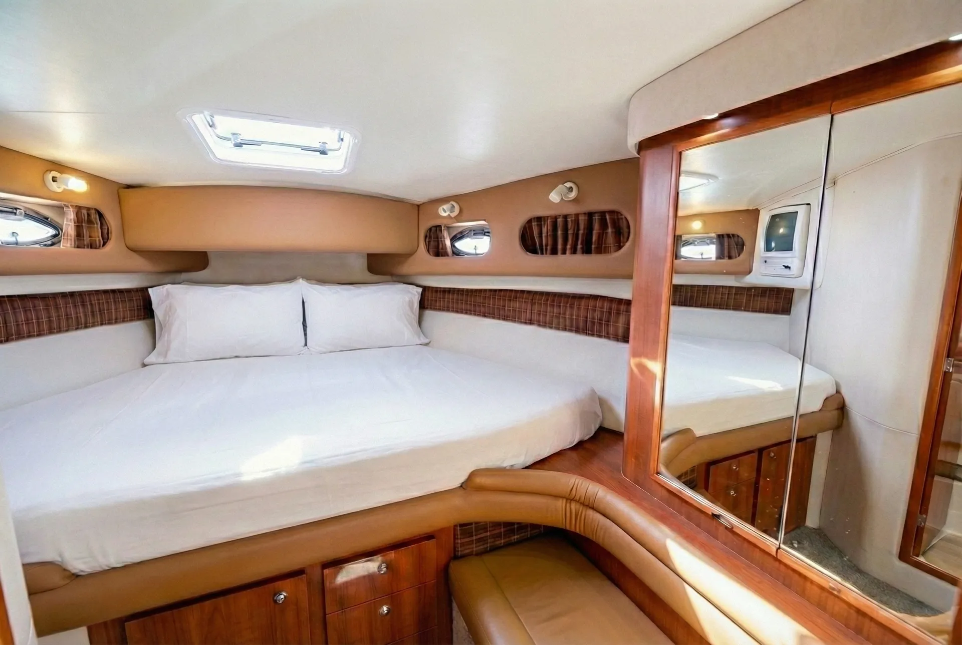 Sea Ray Boats 440 Express Bridge in Chicago, IL — photo 8