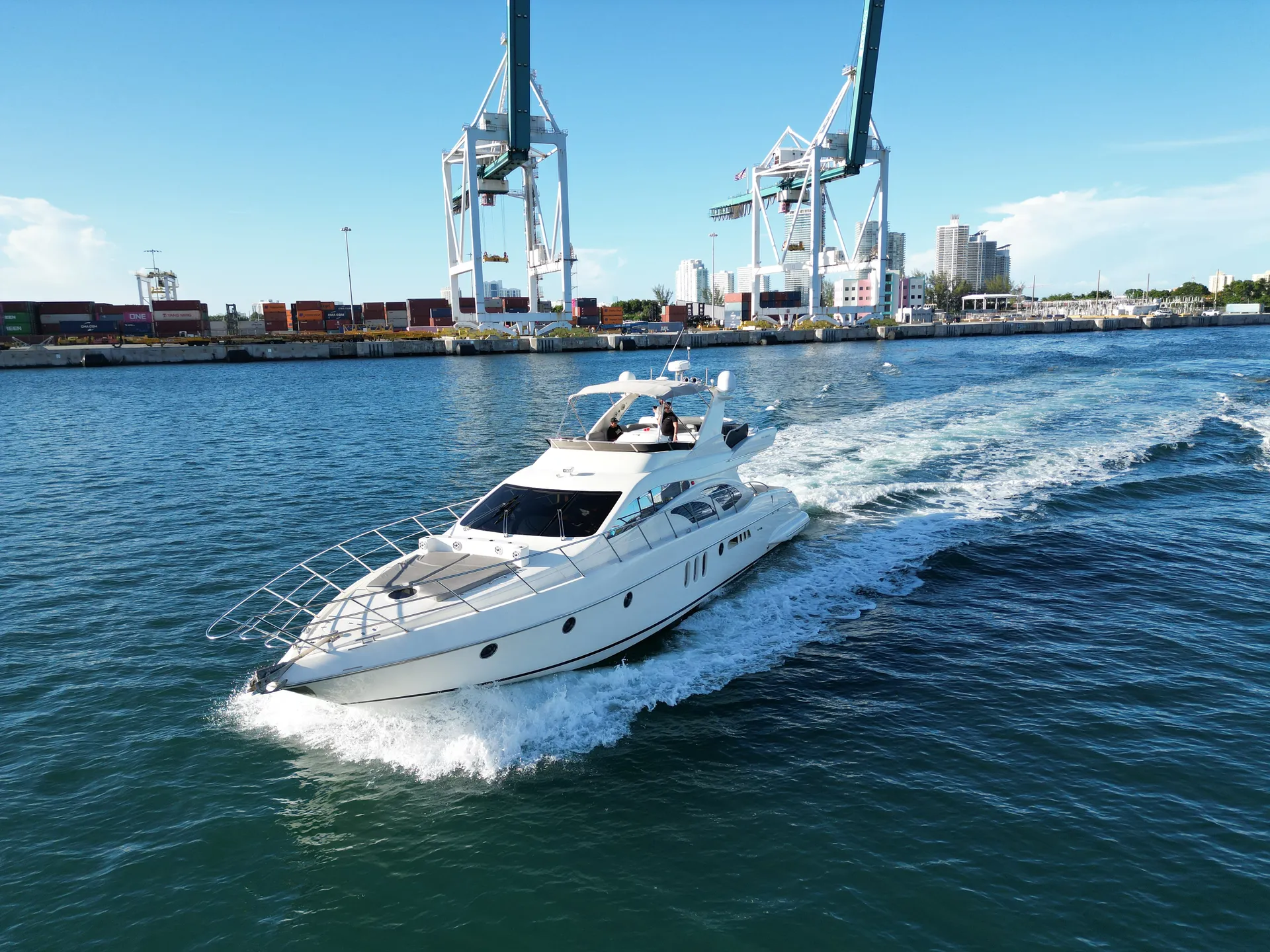 Azimut Flybridge in Miami Beach, FL
