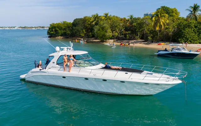 Rent a Sea Ray Boats motor yacht in Fort Lauderdale, FL near me