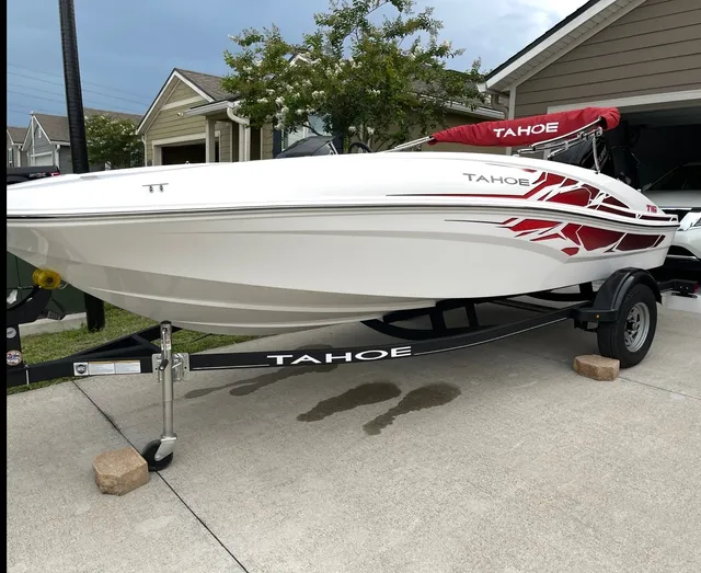 Rent a TAHOE BY TRACKER MARINE bow rider in Middleburg, FL near me