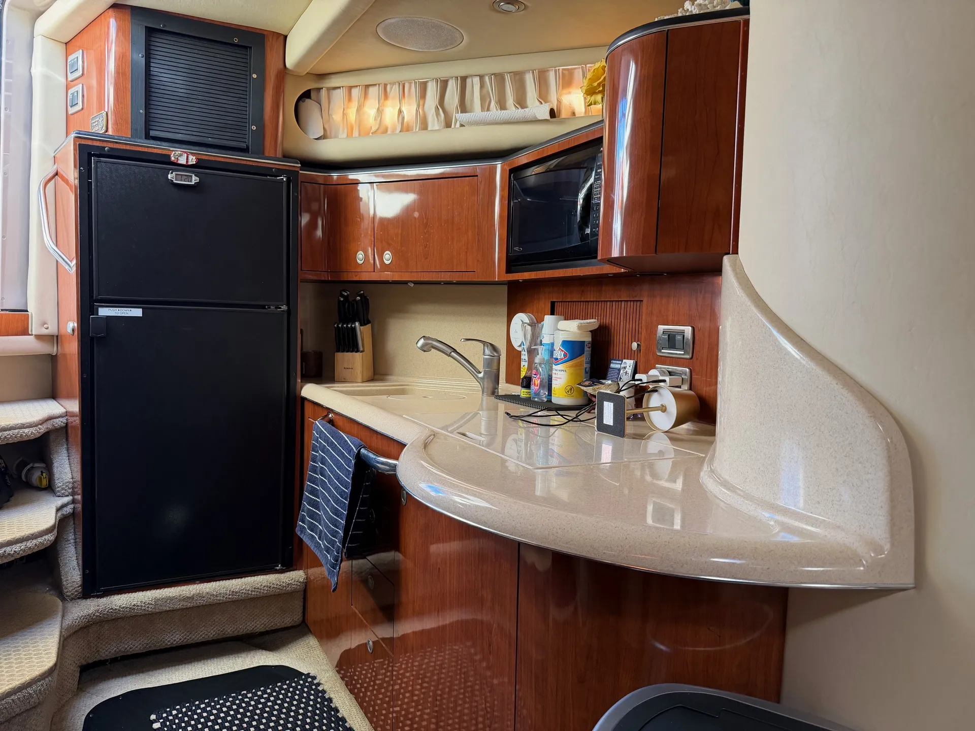 42' Sea Ray Sundancer Luxury Yacht - Welcome aboard! 