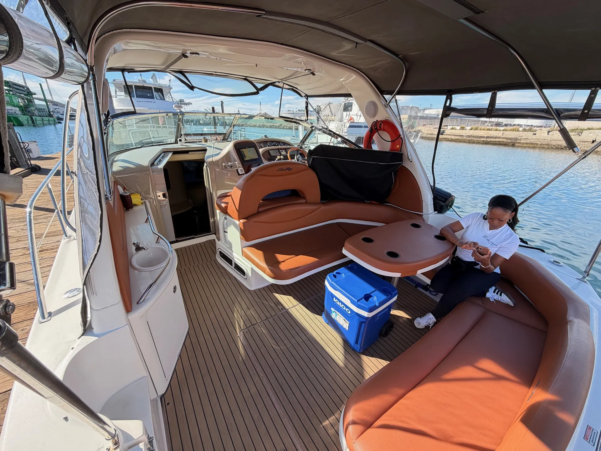 42' Sea Ray Sundancer Luxury Yacht - Welcome aboard! 