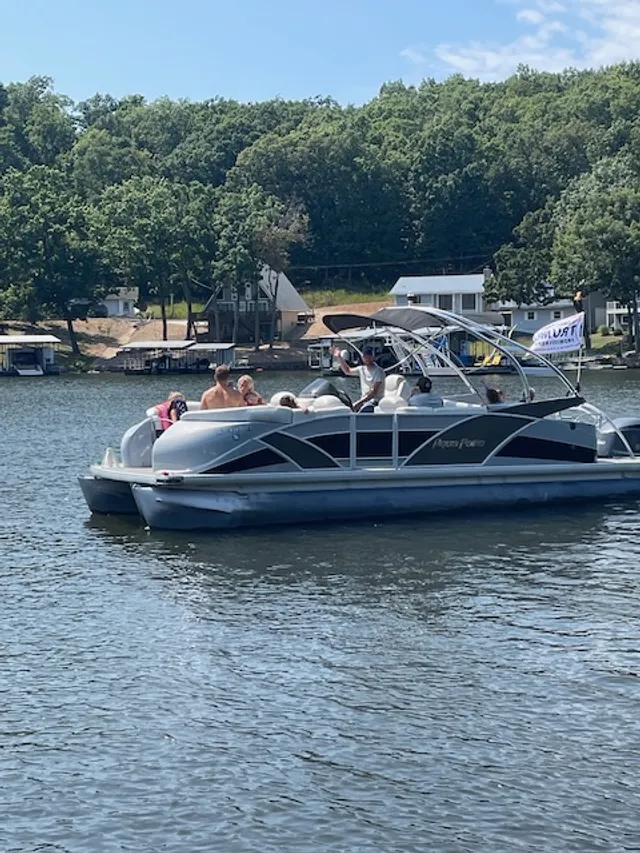 Rent a GODFREY MARINE pontoon in Sunrise Beach, MO near me