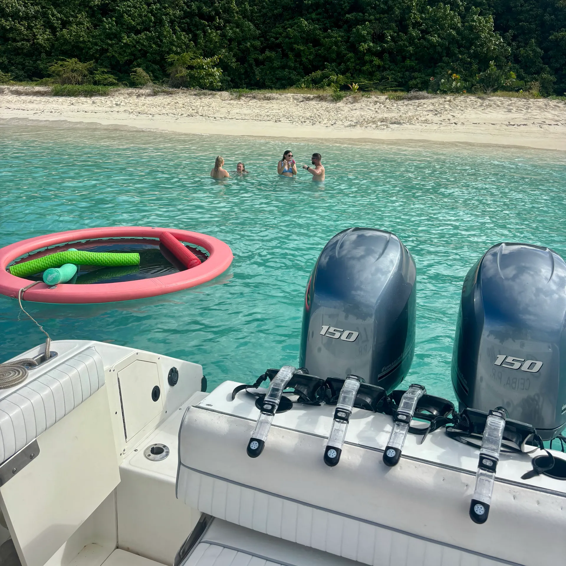 Boston Whaler 24’ – Smooth Ride to Icacos/Palomino (Captain Included)