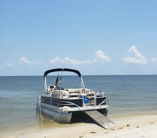 Rent a SUN TRACKER BY TRACKER MARINE pontoon in Dauphin Island, AL near me