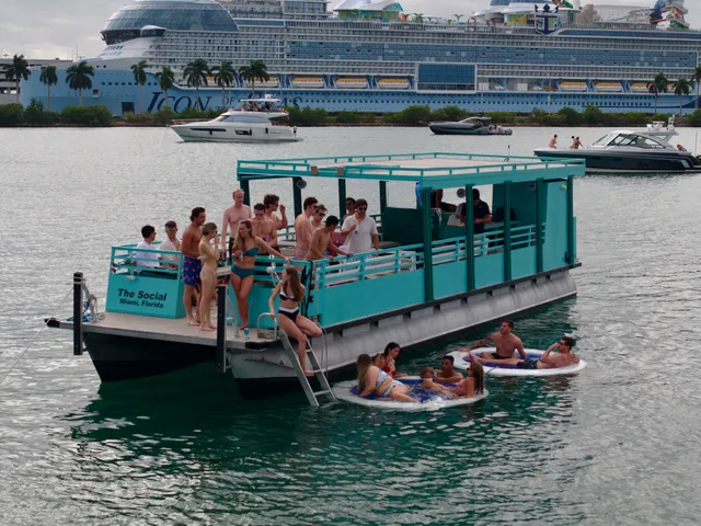 Rent a trident pontoon in Miami, FL near me