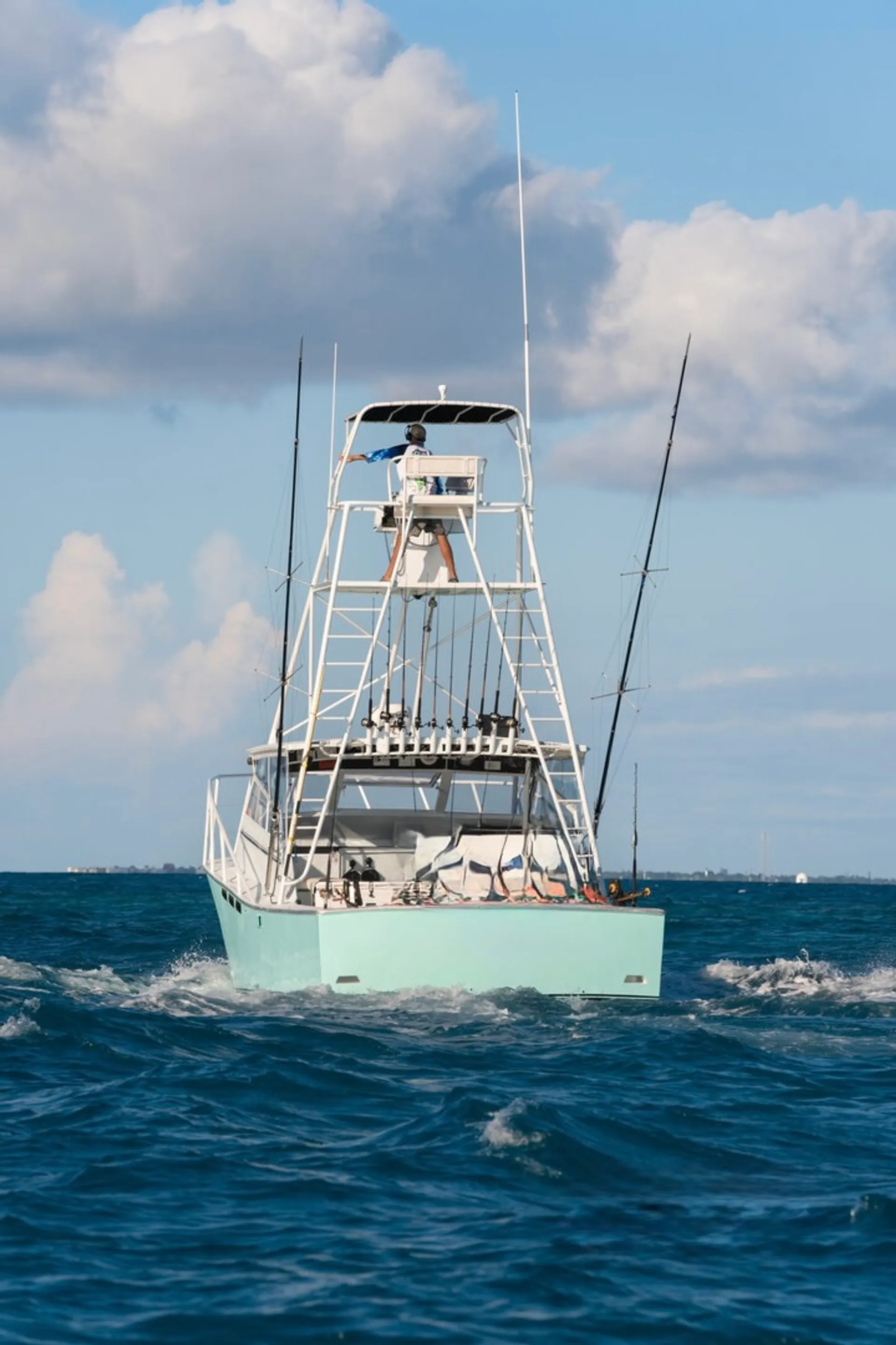 Catch Marlin, Tuna and More! 42’ Key West Charter for 10 pax!