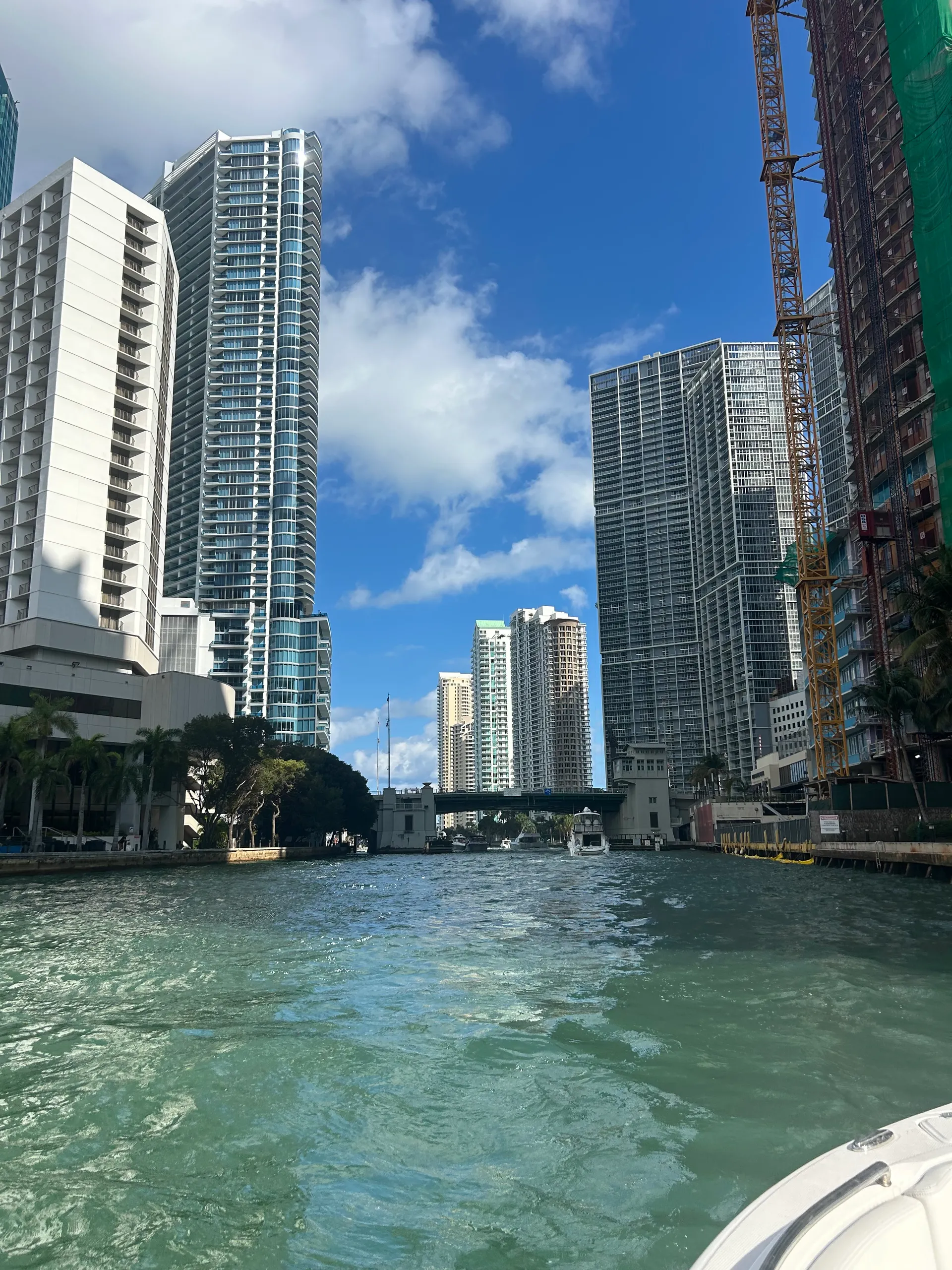 "BOOK WITH US AND GET UP TO ONE HOUR FREE" 2023 ROBALO 22 FT.