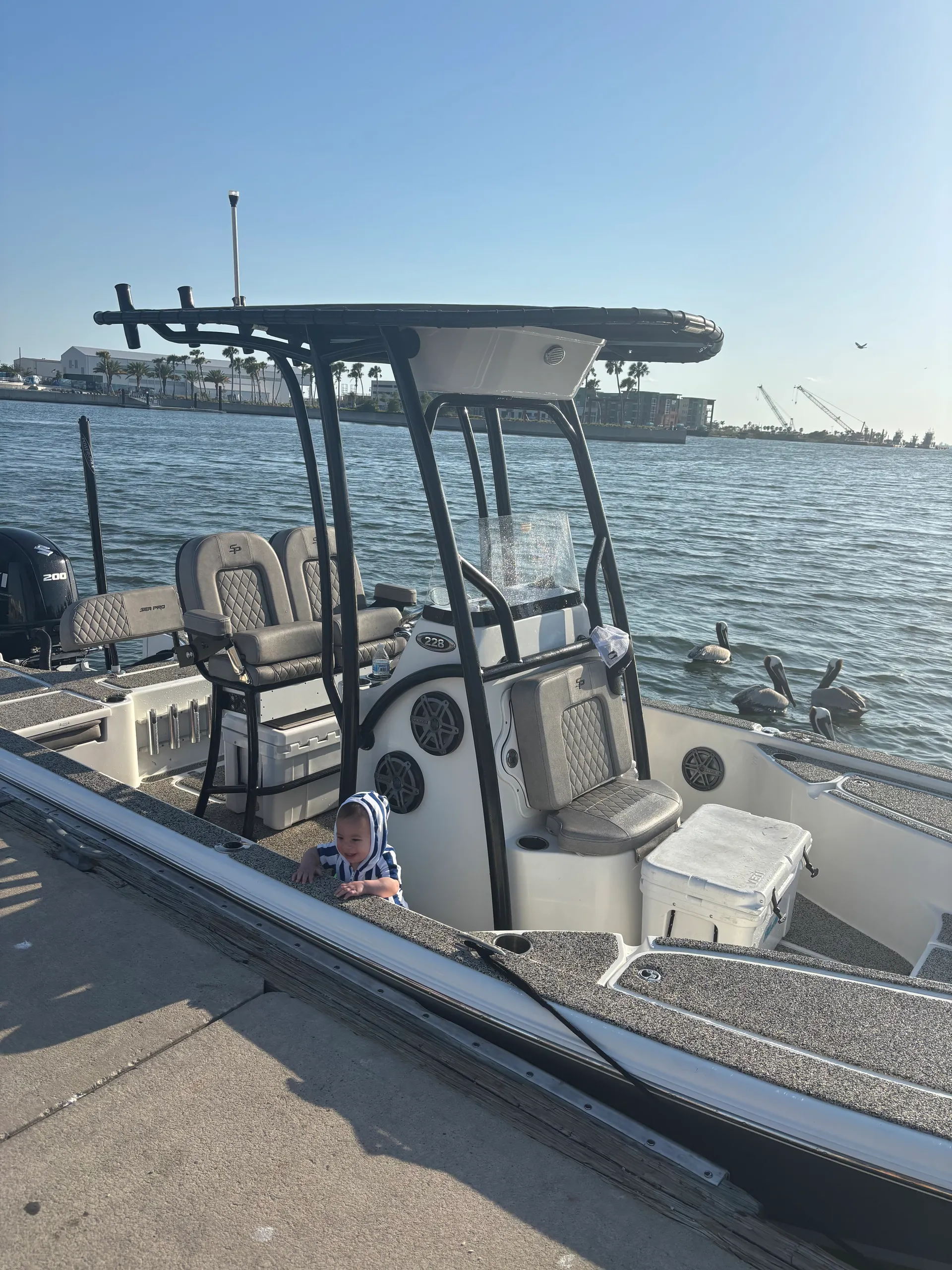 Welcome to our Sea Pro 23ft 228 Bay Series!