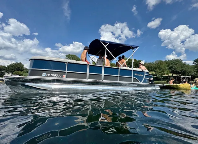 Rent a ENCORE BENTLEY pontoon in Leander, TX near me