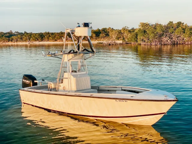 Rent a WHITEWATER BOATS center console in Big Pine Key, FL near me