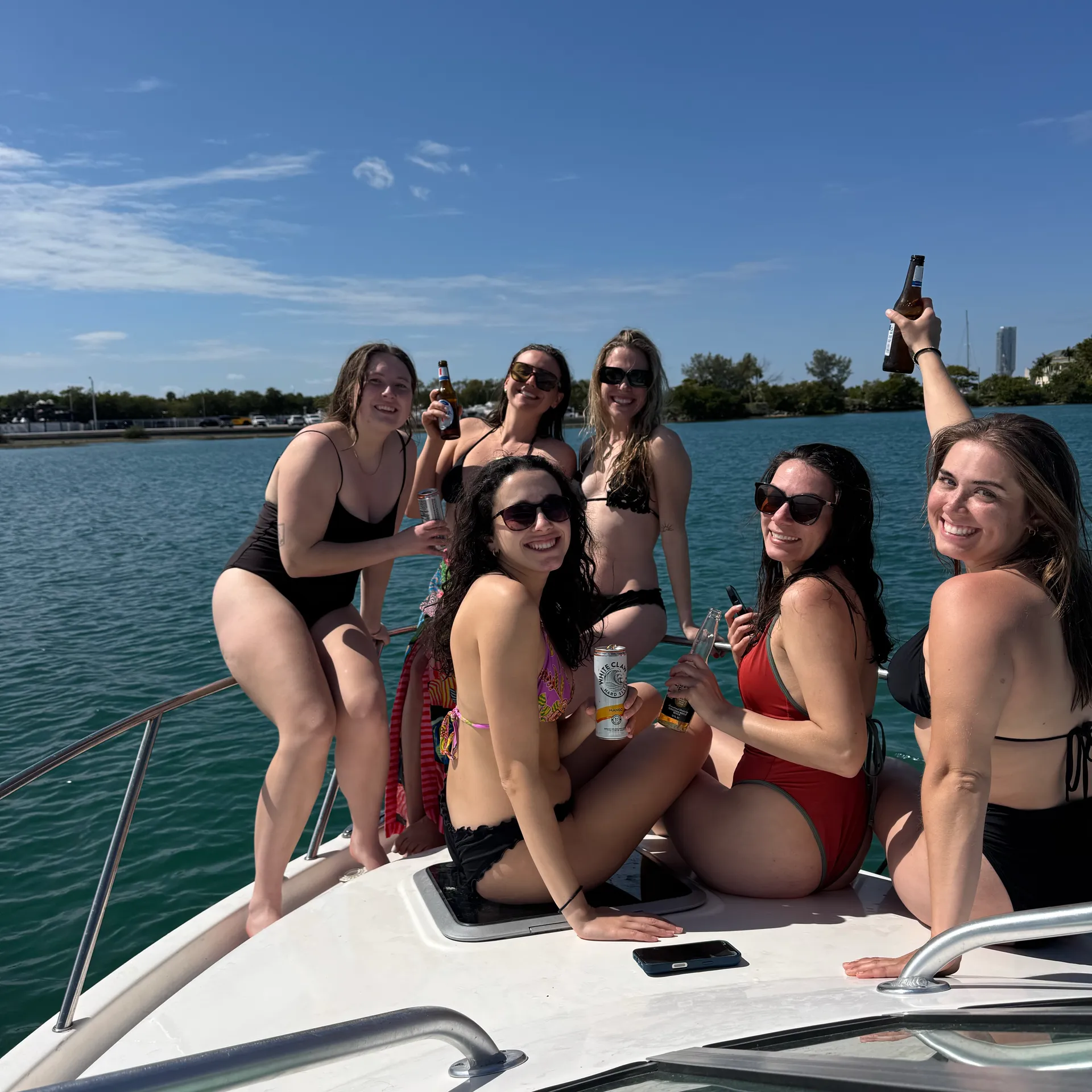 SEA MAVERICK 27’ | YOU DESIGN YOUR TOUR. ENJOY MIAMI WATER AND VIEWS