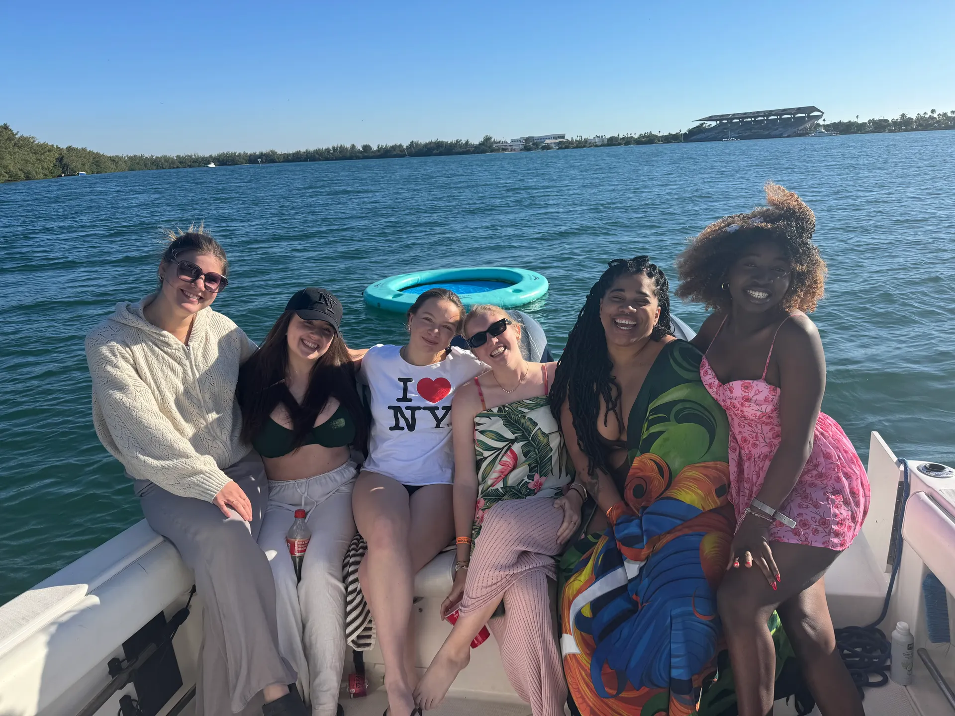 SEA MAVERICK 27’ | YOU DESIGN YOUR TOUR. ENJOY MIAMI WATER AND VIEWS