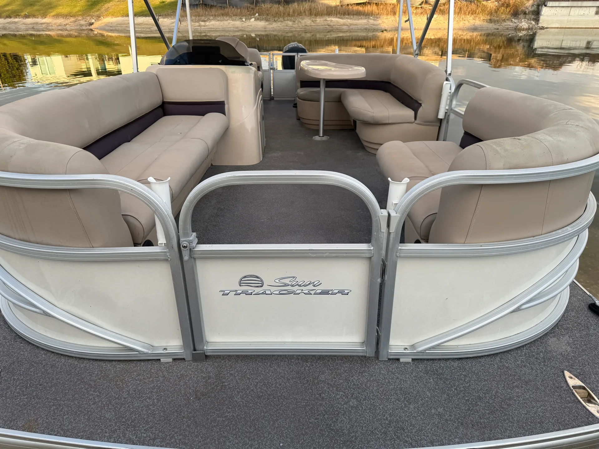 22ft 115HP Pontoon Boat I Freshwater Canal & Lakes I Seats 10