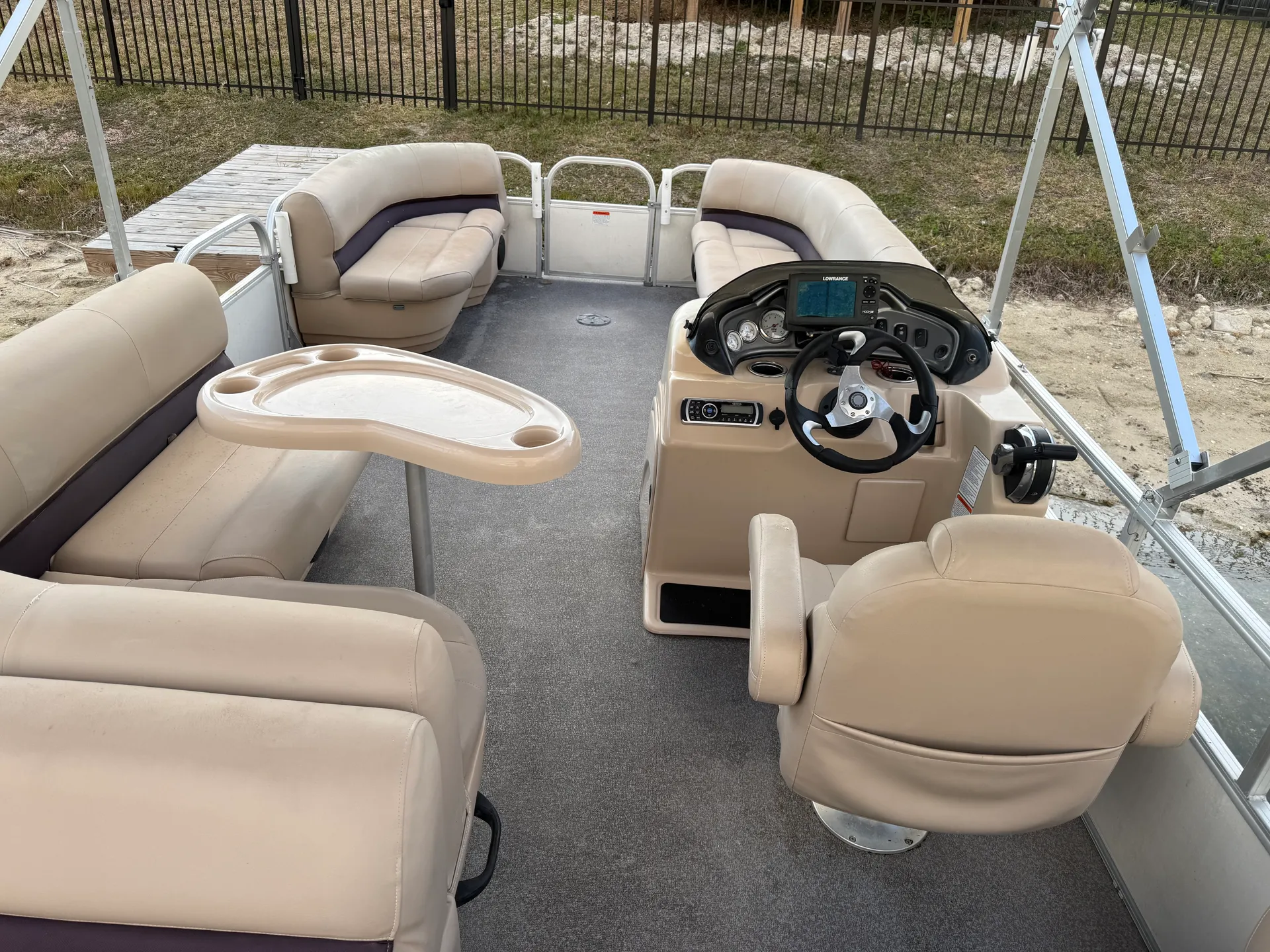 22ft 115HP Pontoon Boat I Freshwater Canal & Lakes I Seats 10