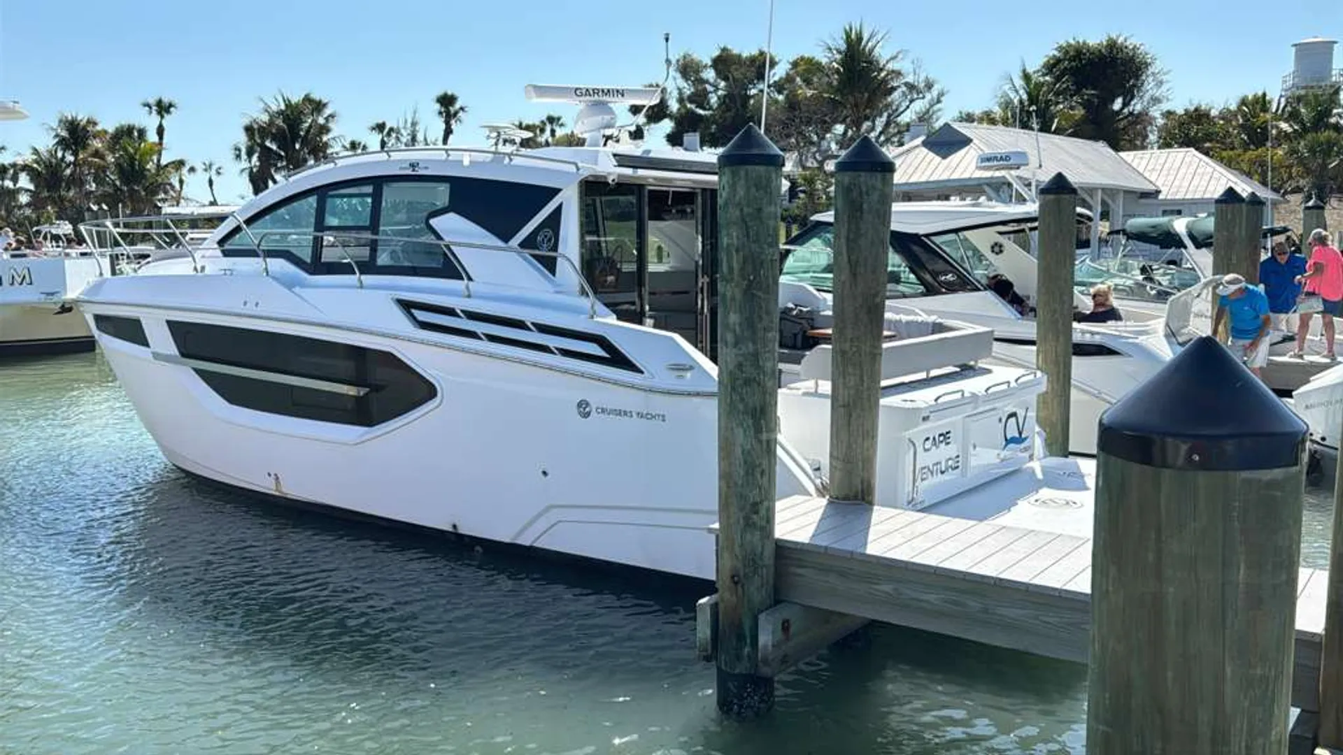 42’ Cruisers Cantius Yacht w/ Captain – Luxury Charters Cape Coral