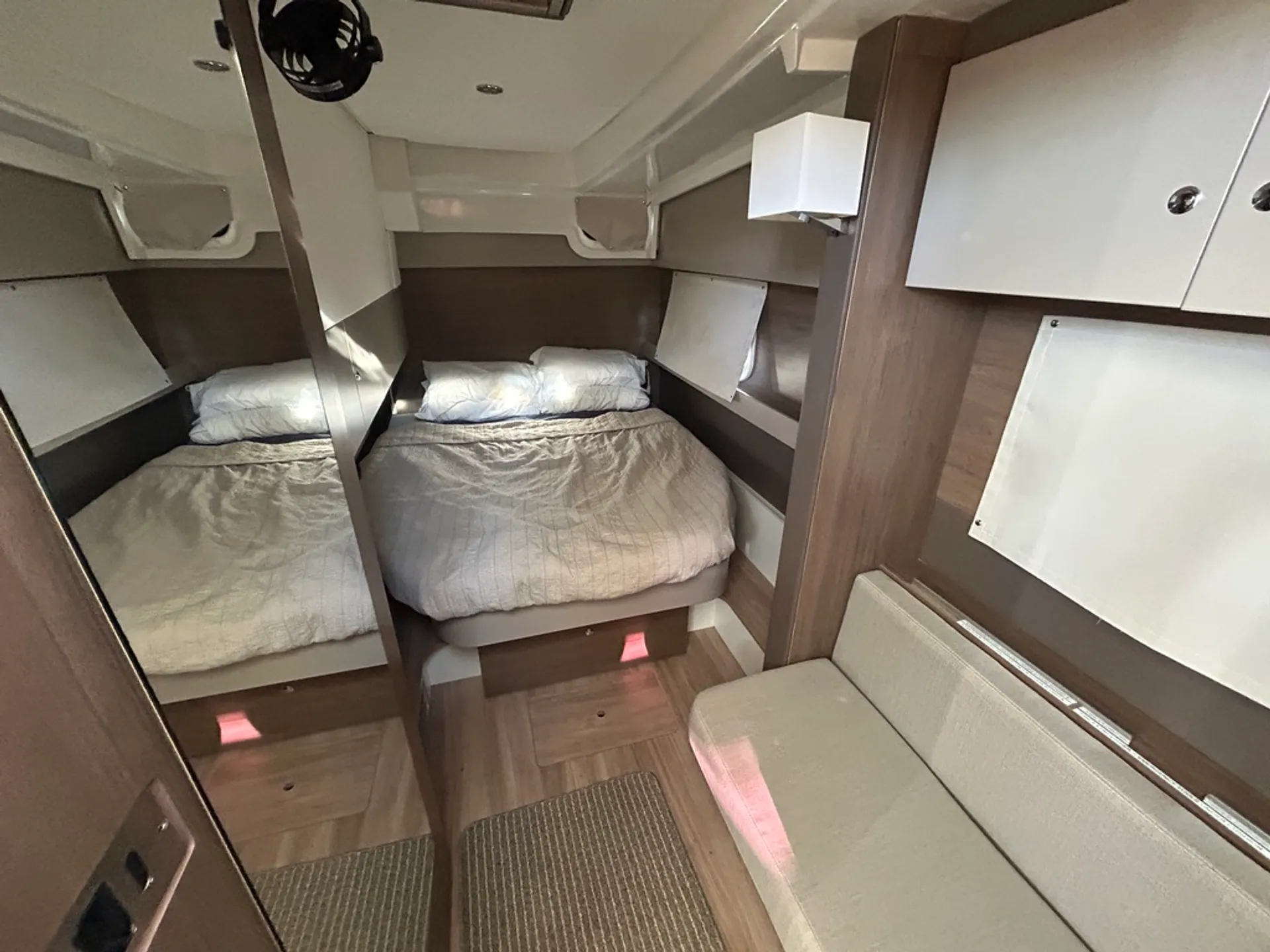 WATERS EDGE - Bali Catspace 38.0