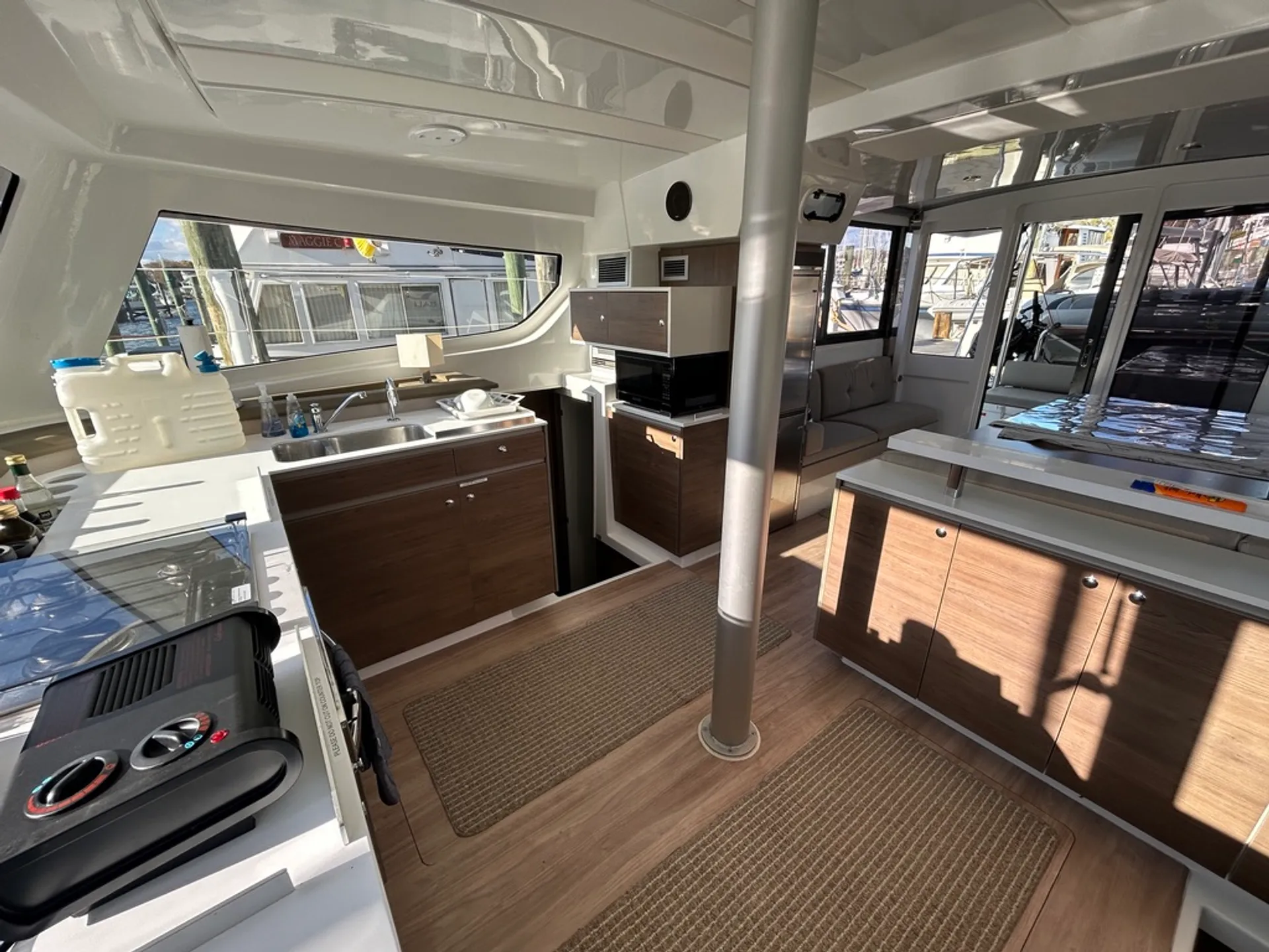 WATERS EDGE - Bali Catspace 38.0