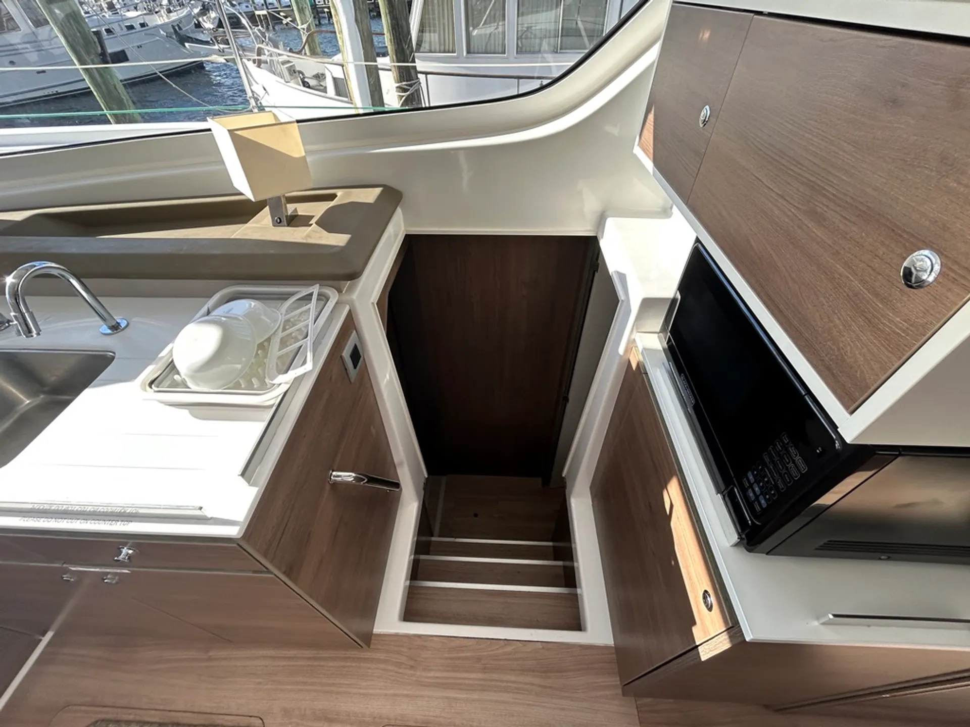 WATERS EDGE - Bali Catspace 38.0