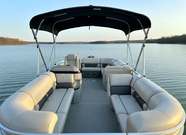 Rent a SUN TRACKER pontoon in Arlington, TX near me