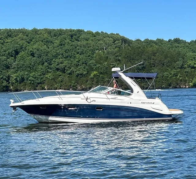 Rent a FOUR WINNS BOATS express cruiser in Osage Beach, MO near me