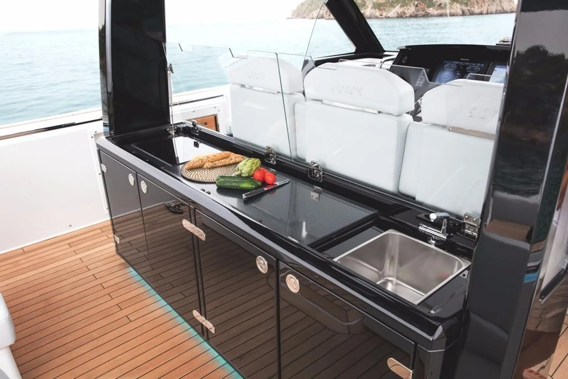 The Chicago Experience: 44' Fjord — Sleek Design, Open Sky, Unmatched 