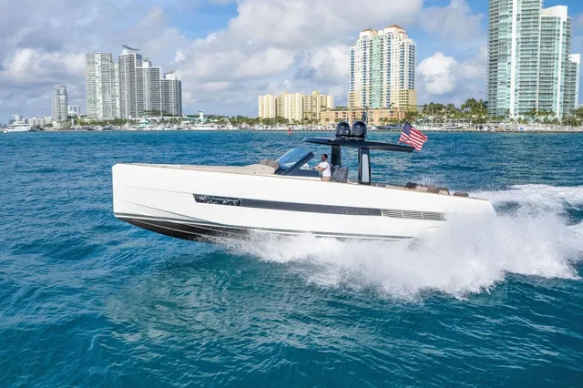 Rent a Fjord motor yacht in Chicago, IL near me