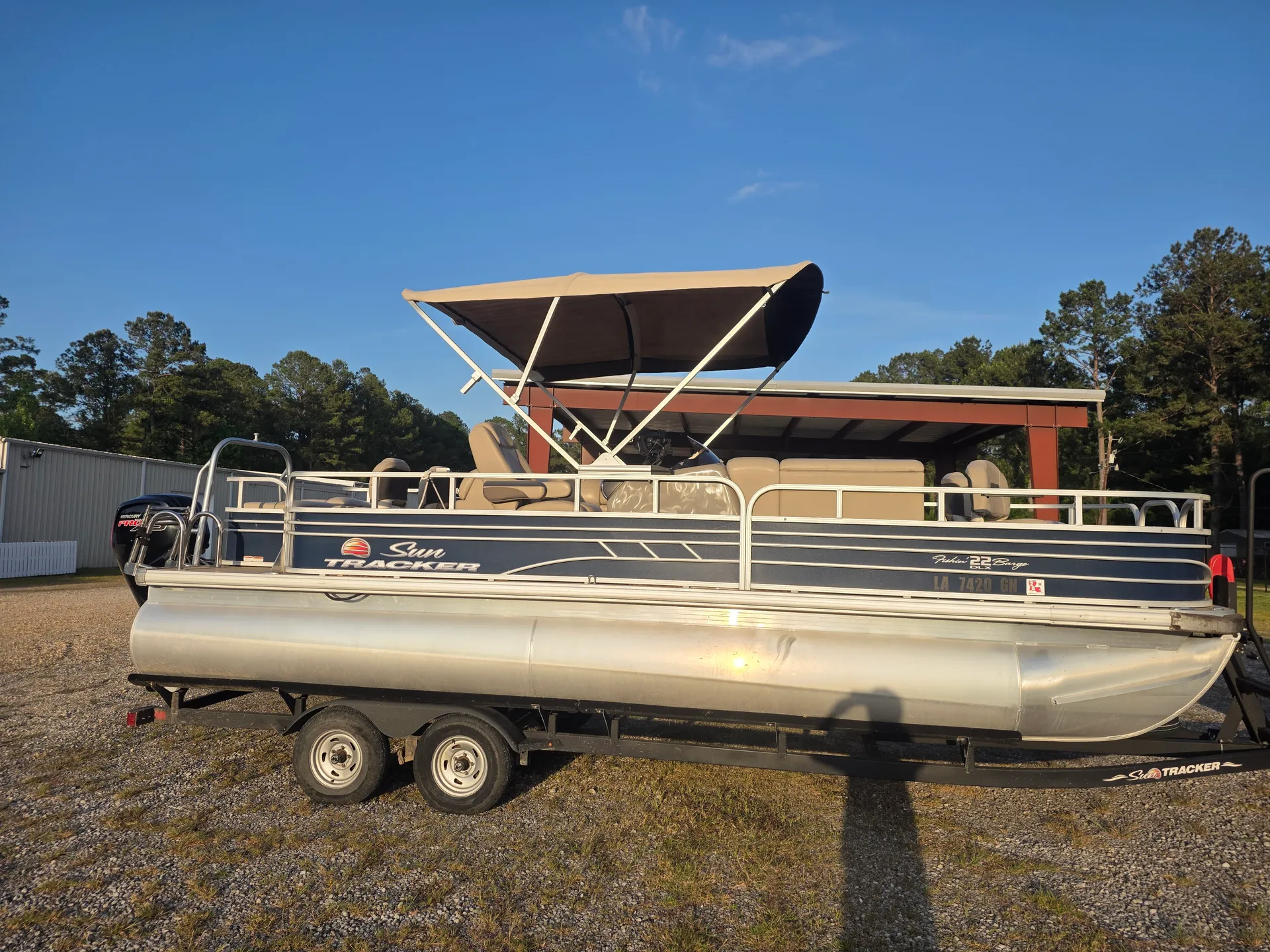 SUN TRACKER FISHIN' BARGE 22 DLX in Hammond, LA — photo 4