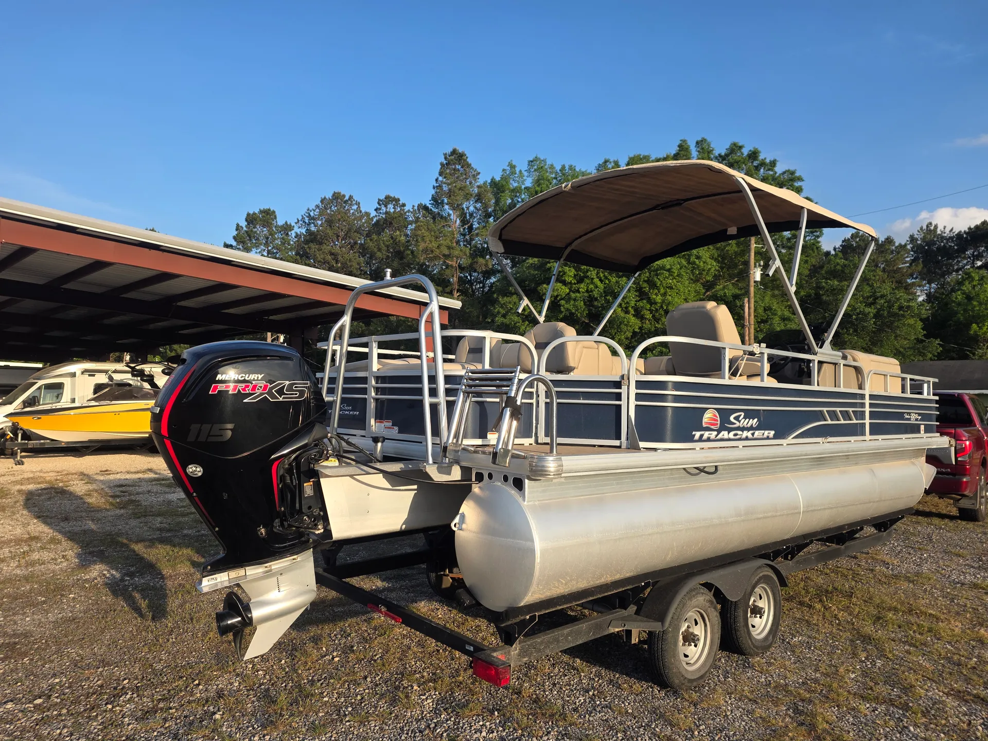 SUN TRACKER FISHIN' BARGE 22 DLX in Hammond, LA — photo 5