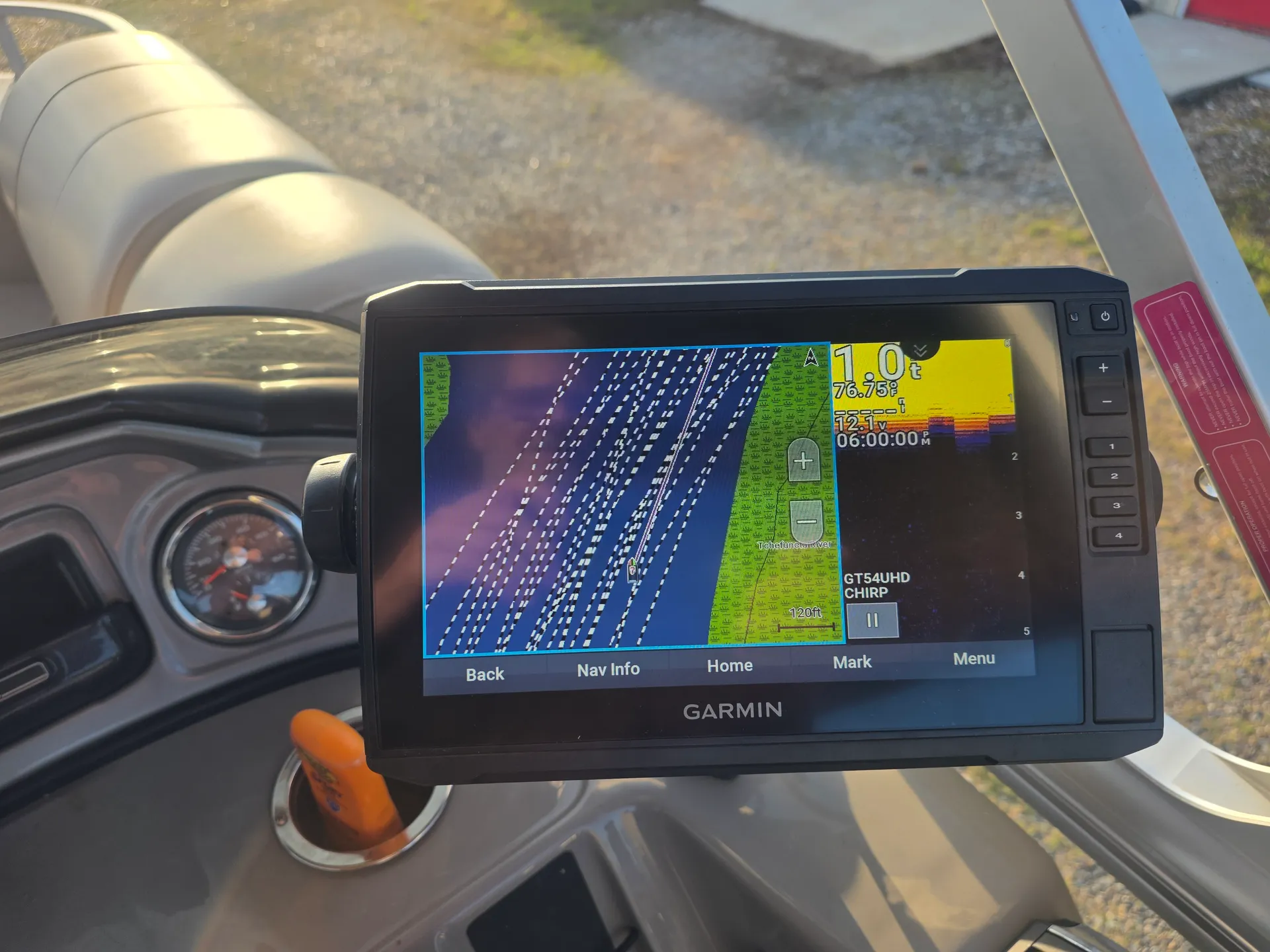 SUN TRACKER FISHIN' BARGE 22 DLX in Hammond, LA — photo 9