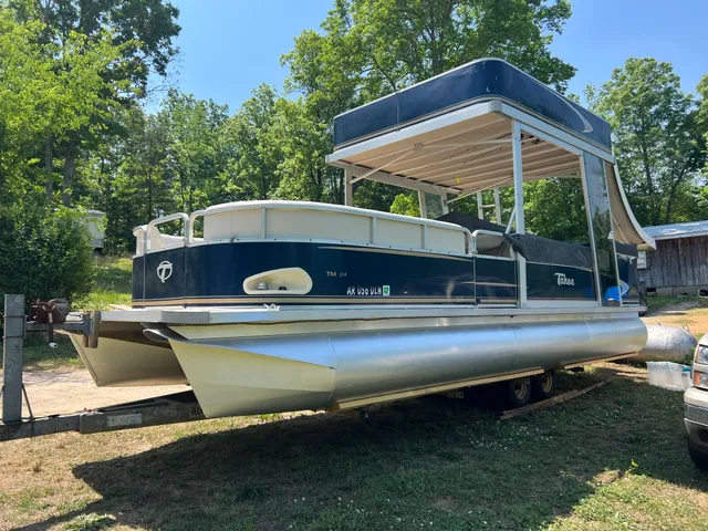 Rent a TAHOE PONTOONS pontoon in Iva, SC near me