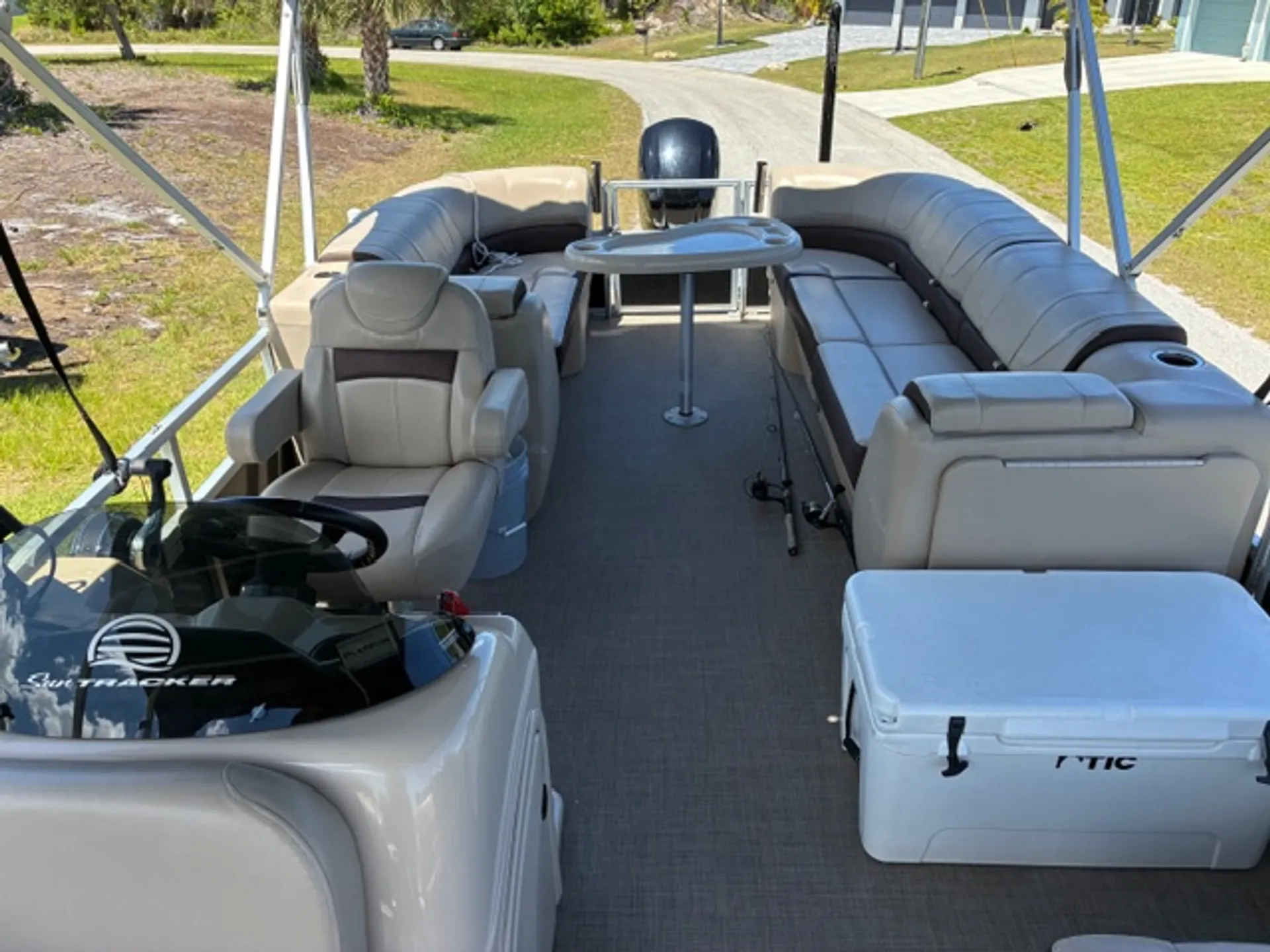 SUN TRACKER PARTY BARGE 22 DLX in Placida, FL — photo 5