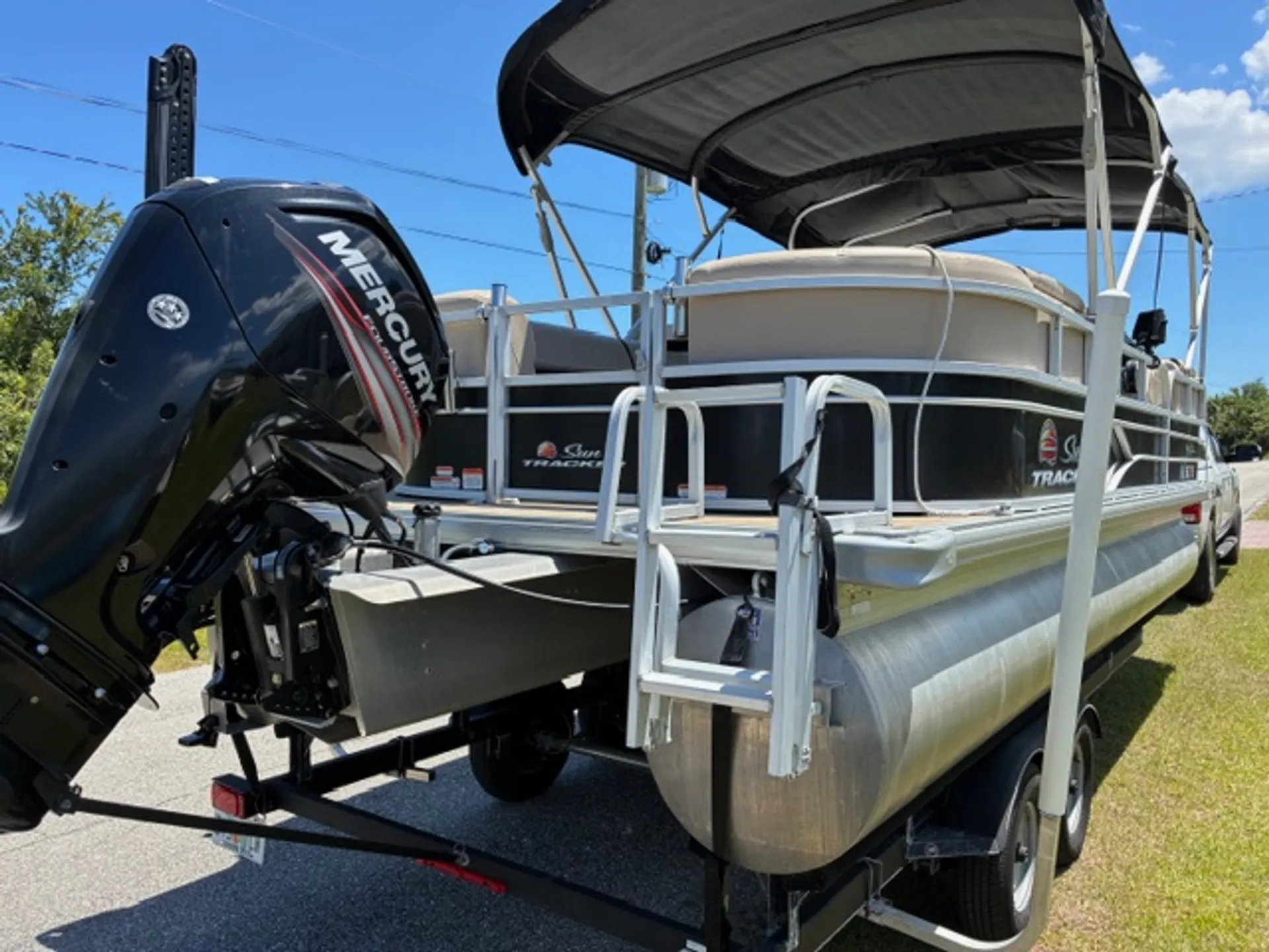 SUN TRACKER PARTY BARGE 22 DLX in Placida, FL — photo 4