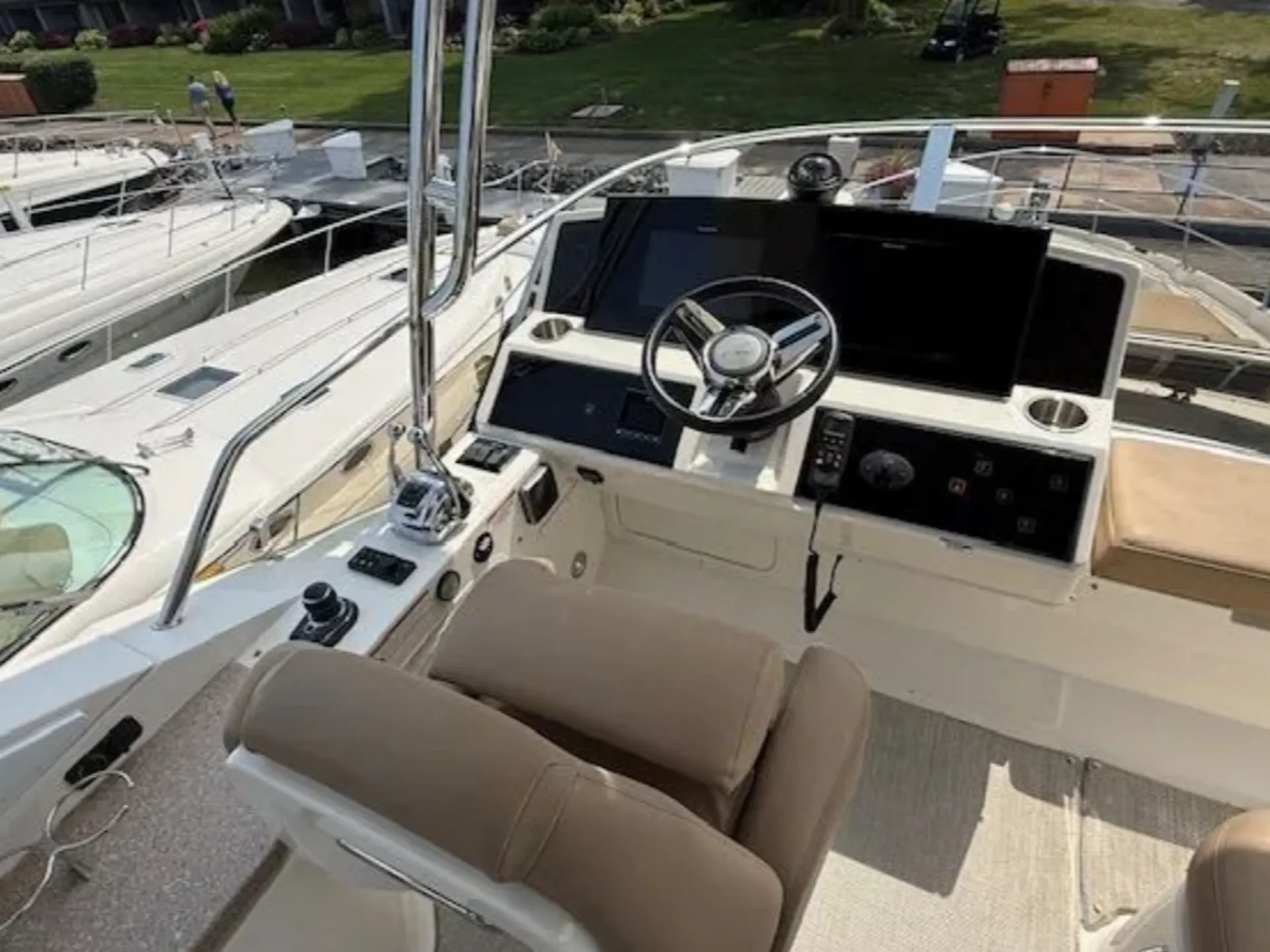 SEA RAY BOATS SUNDANCER 520 in Chicago, IL — photo 8