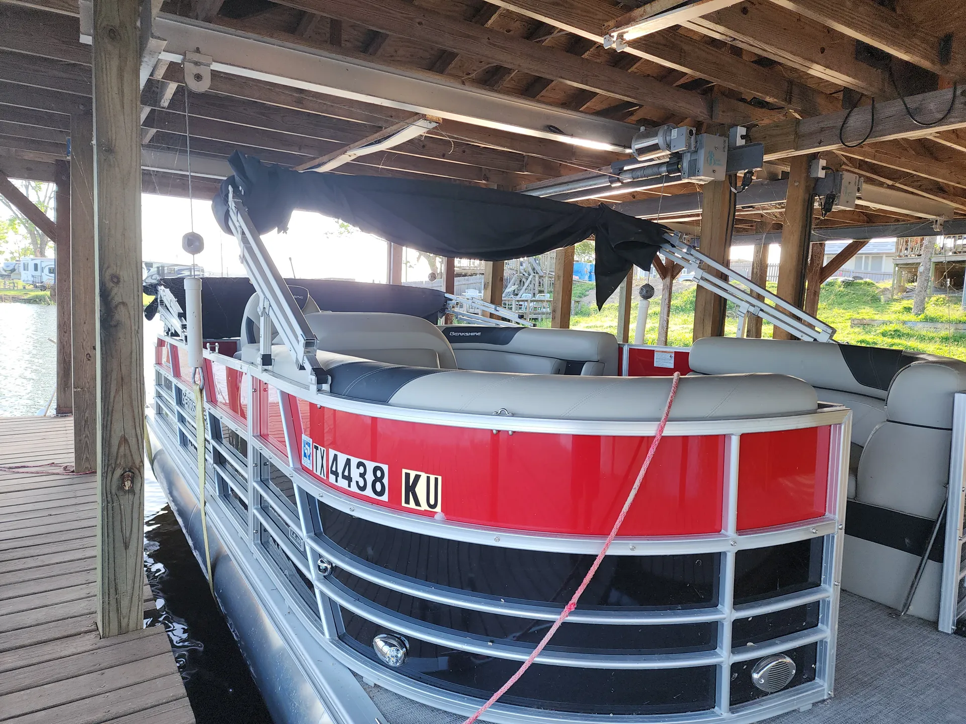BERKSHIRE PONTOONS 22RFC LE in Frankston, TX