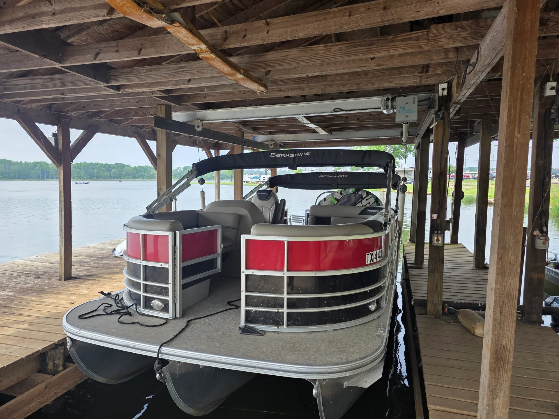 BERKSHIRE PONTOONS 22RFC LE in Frankston, TX — photo 3