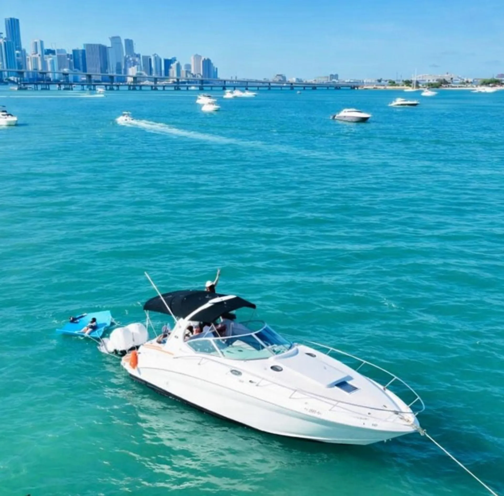 Sea Ray Boats Sundance 330 in Miami Beach, FL