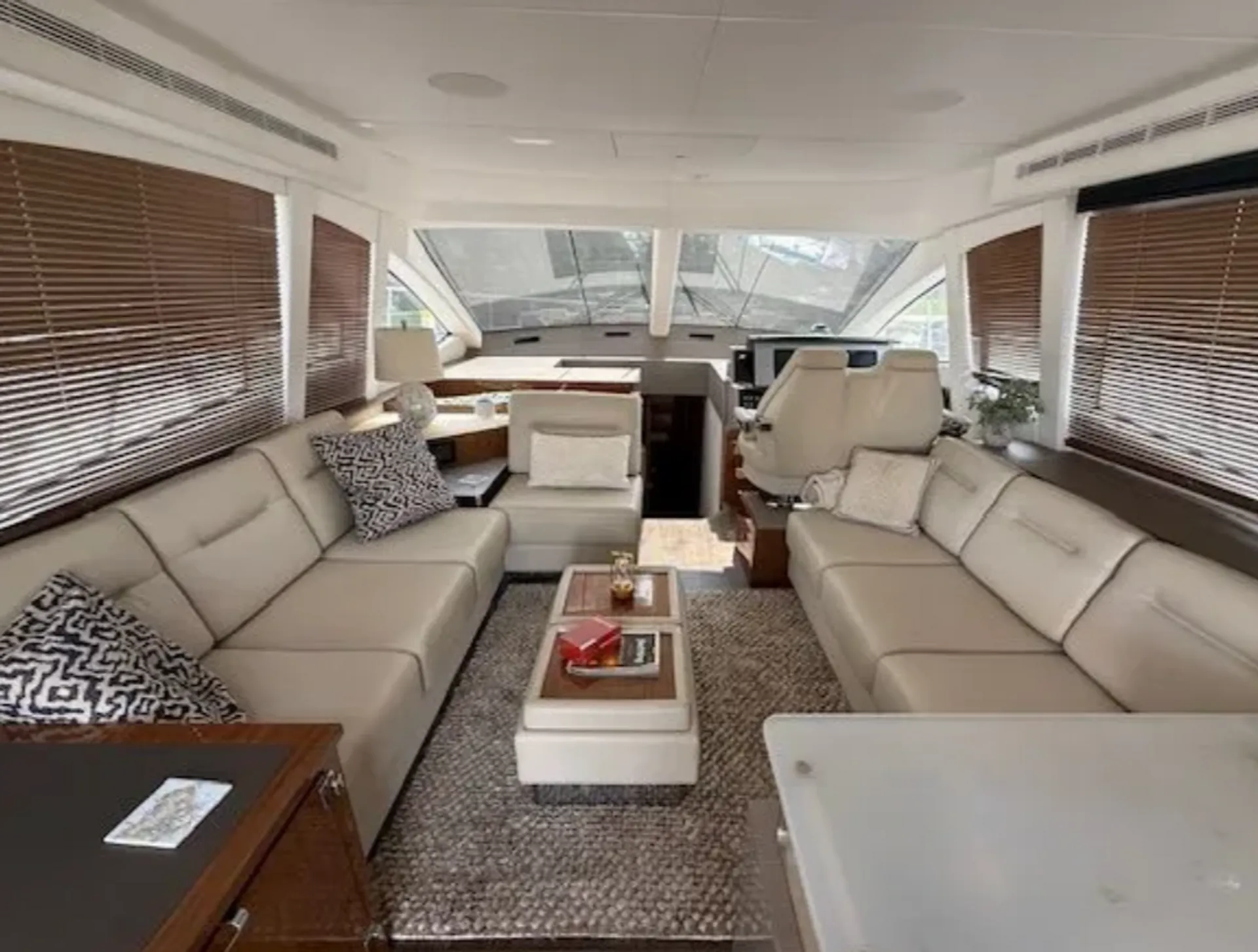 SEA RAY BOATS SUNDANCER 520 in Chicago, IL — photo 10