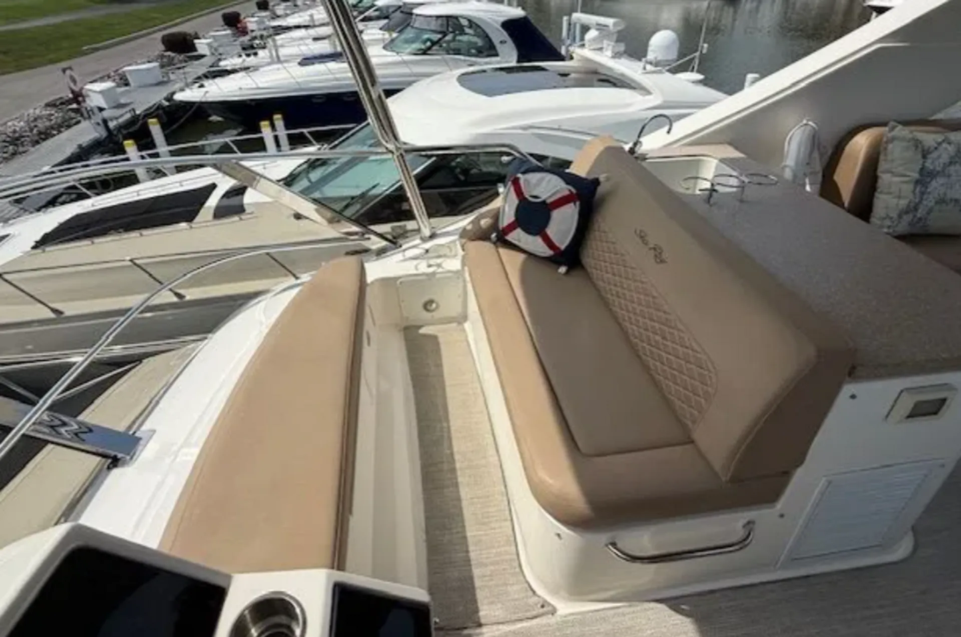 SEA RAY BOATS SUNDANCER 520 in Chicago, IL — photo 9