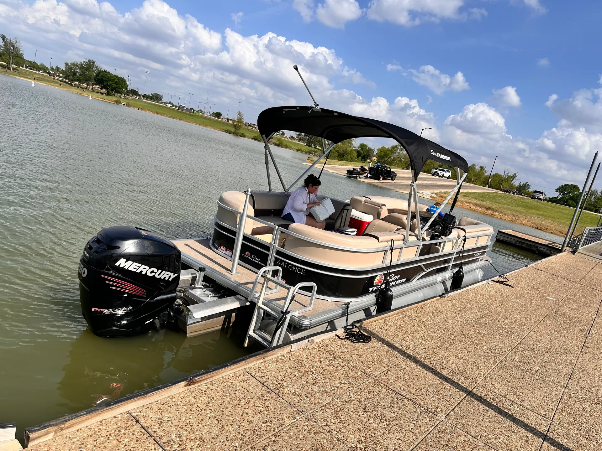 22’ Aloha Tritoon – 150HP Cruise, Swim & Tube at Lake Pleasant