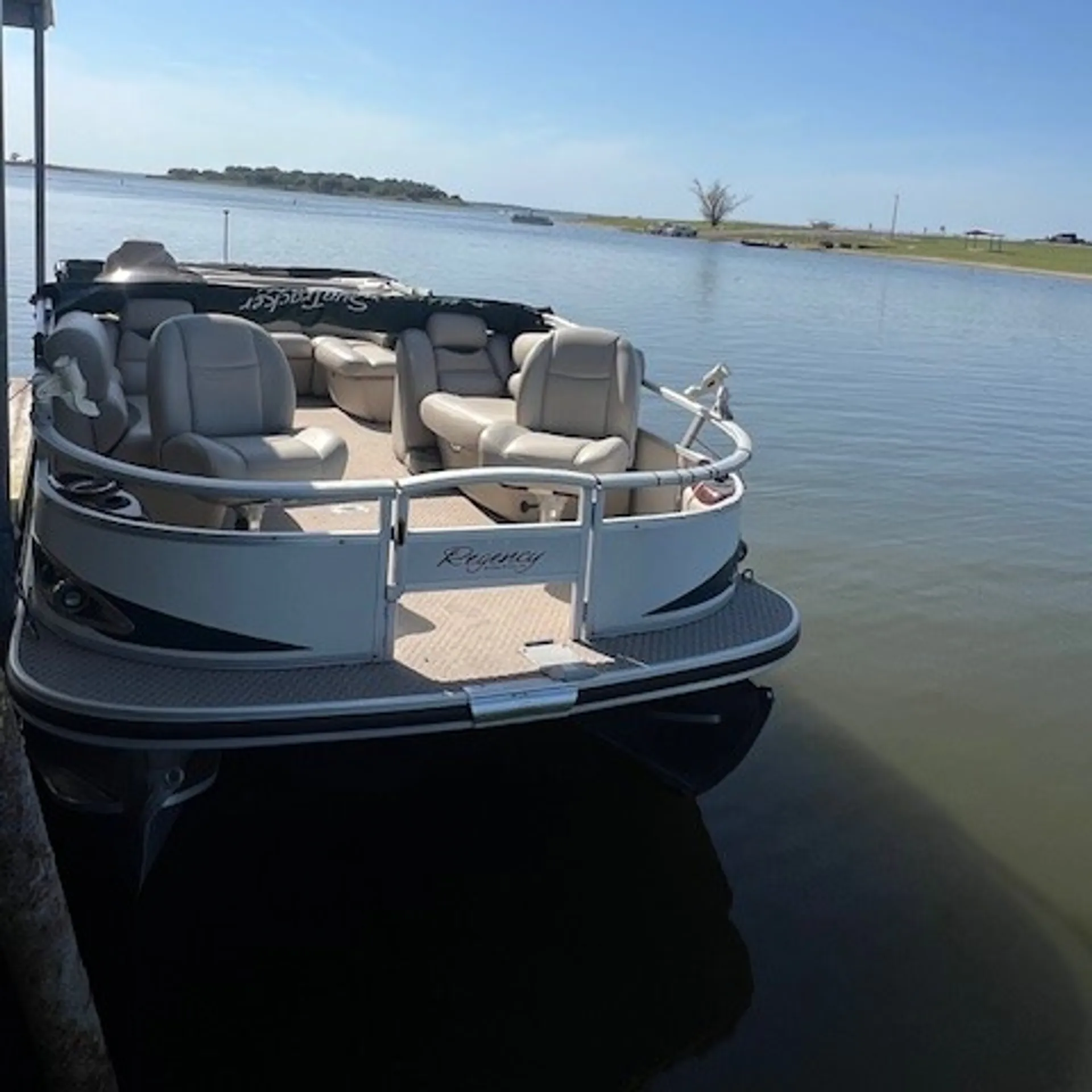 Suntracker Regency 22ft Sportfish in Brenham, TX — photo 2