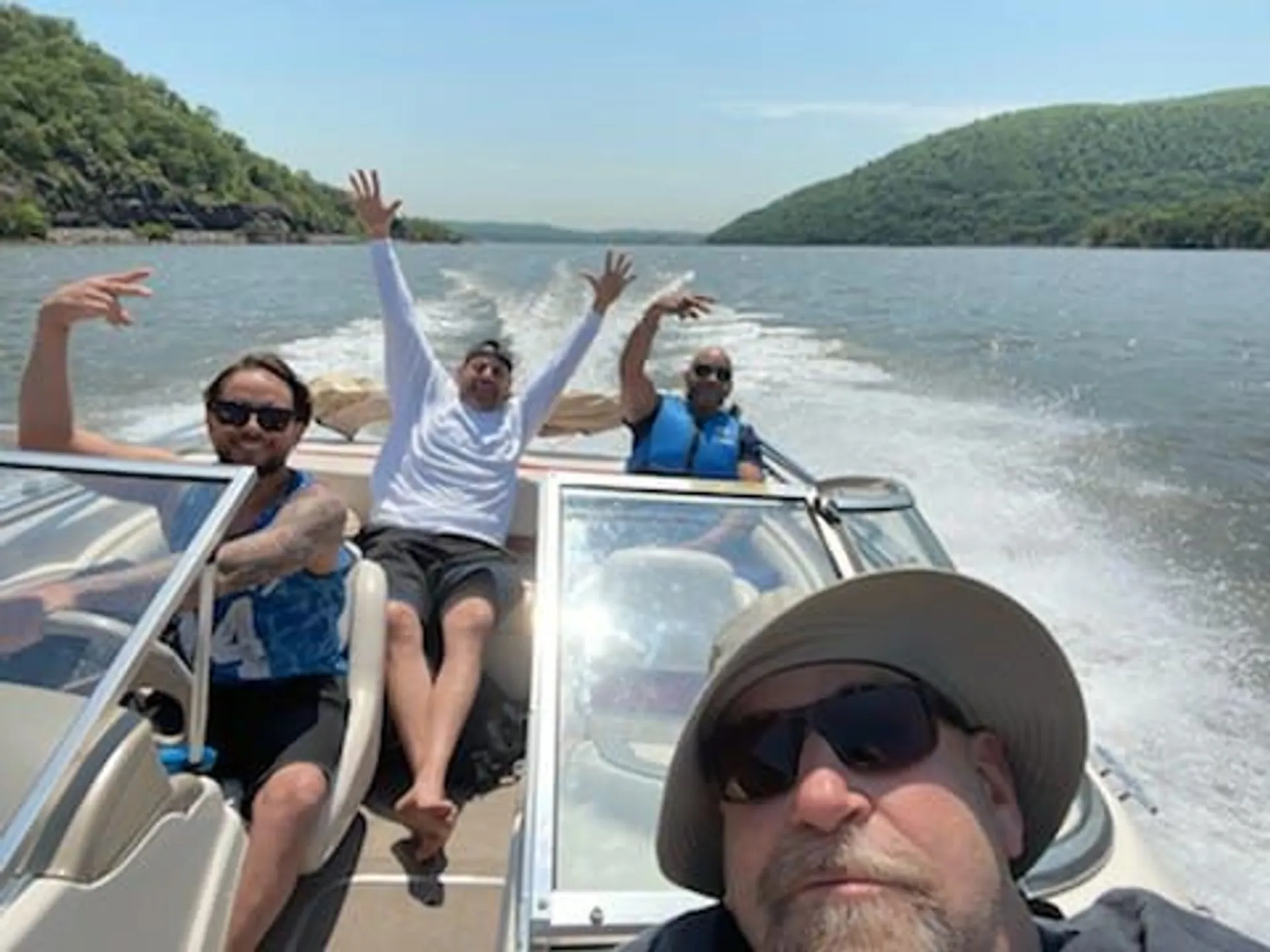 Larson Boats SEi 210 Ski'N Fish  in Verplanck, NY