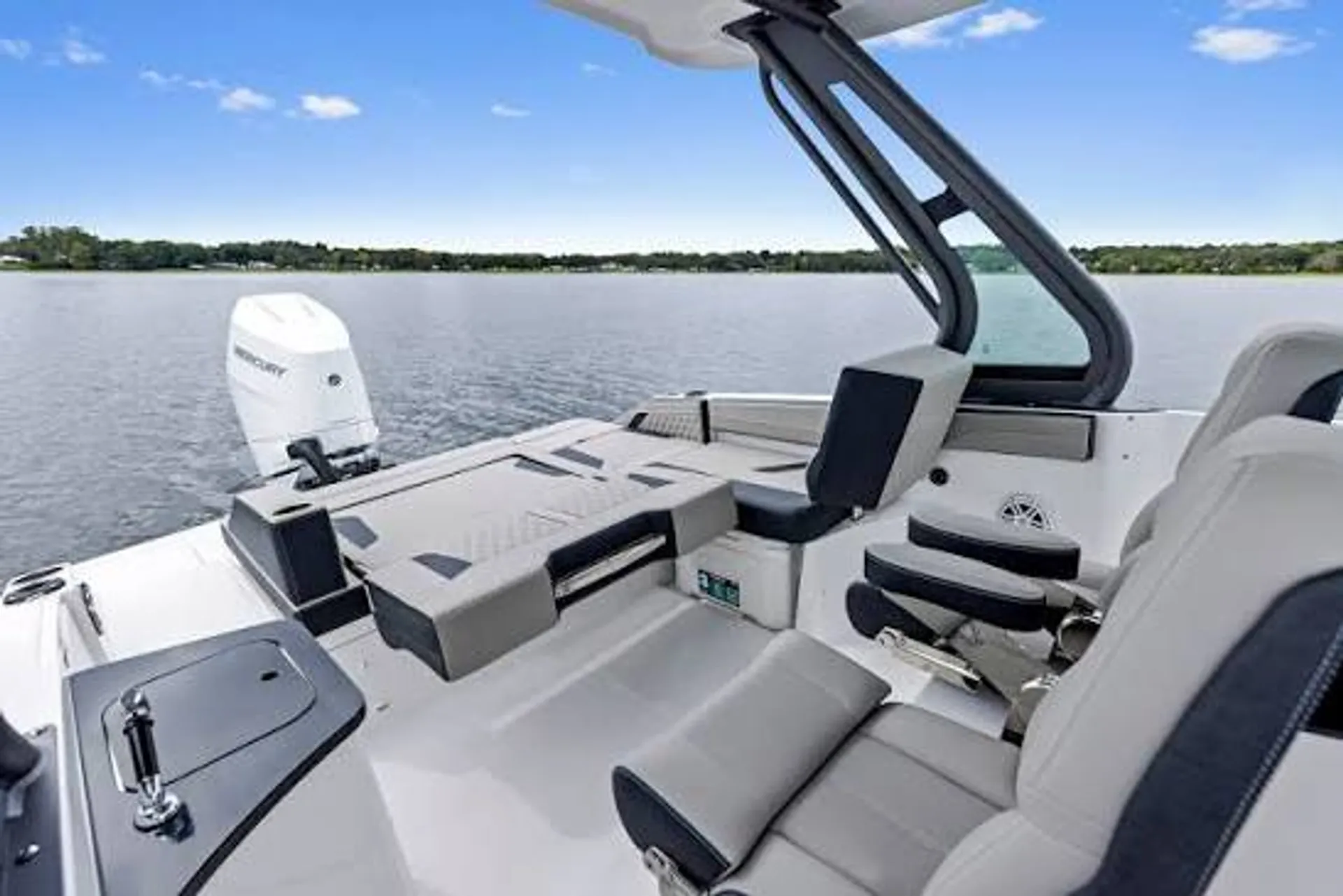 MONTEREY BOATS ELITE 27 in Lacey Township, NJ — photo 2
