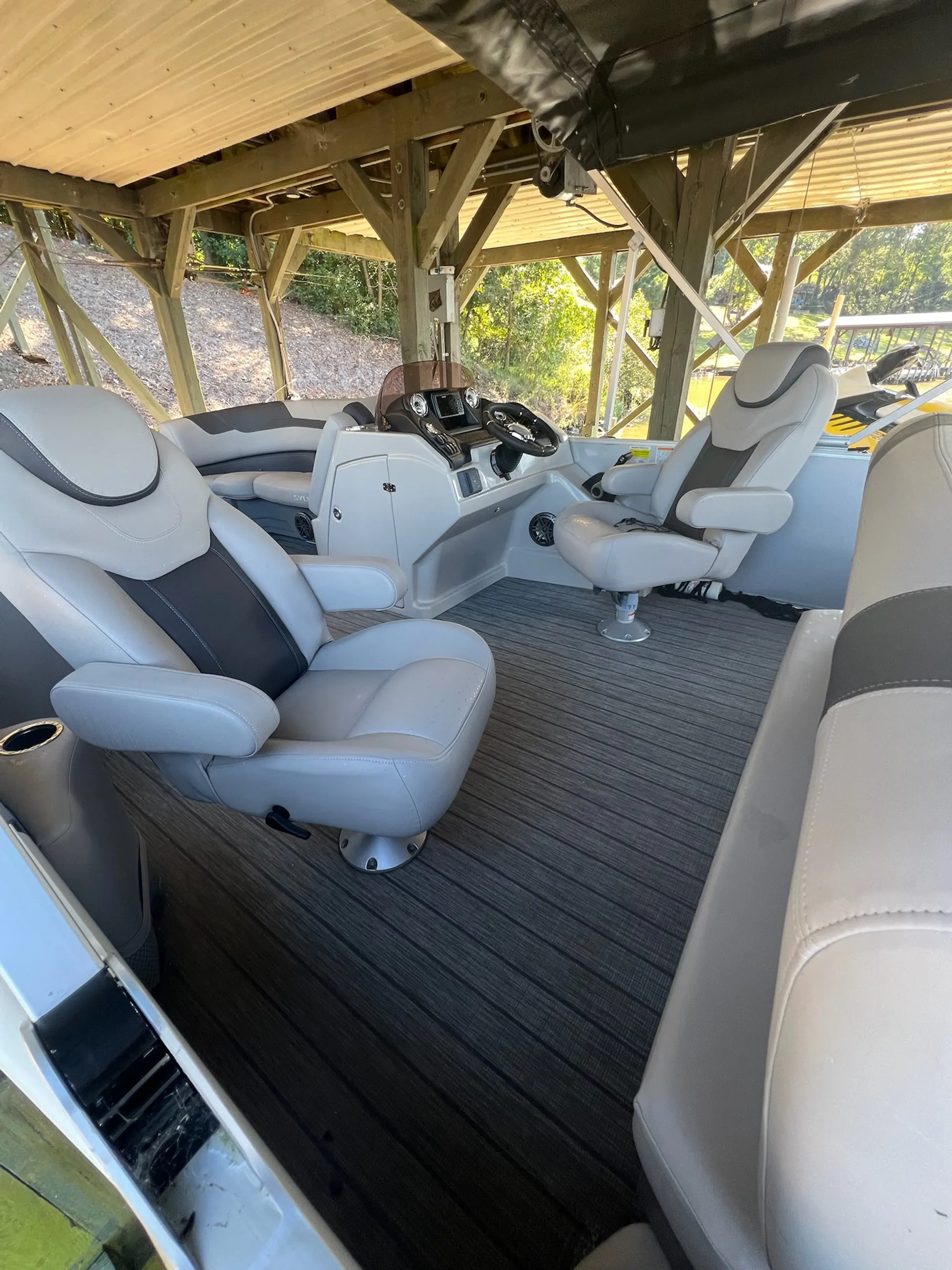 SYLVAN MARINE L-3 DLZ TRITOON in Mount Gilead, NC — photo 4