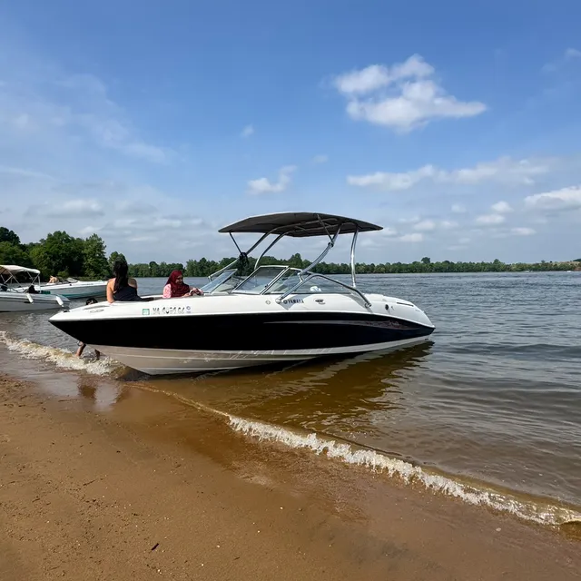 Rent a Yamaha jet boat in Richmond, VA near me
