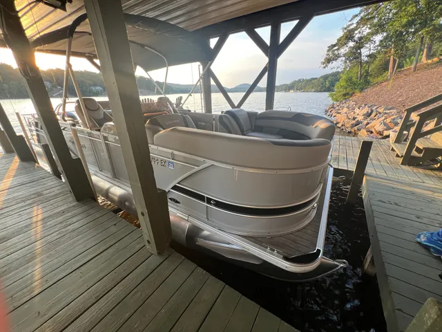 Rent a SYLVAN MARINE pontoon in Mount Gilead, NC near me