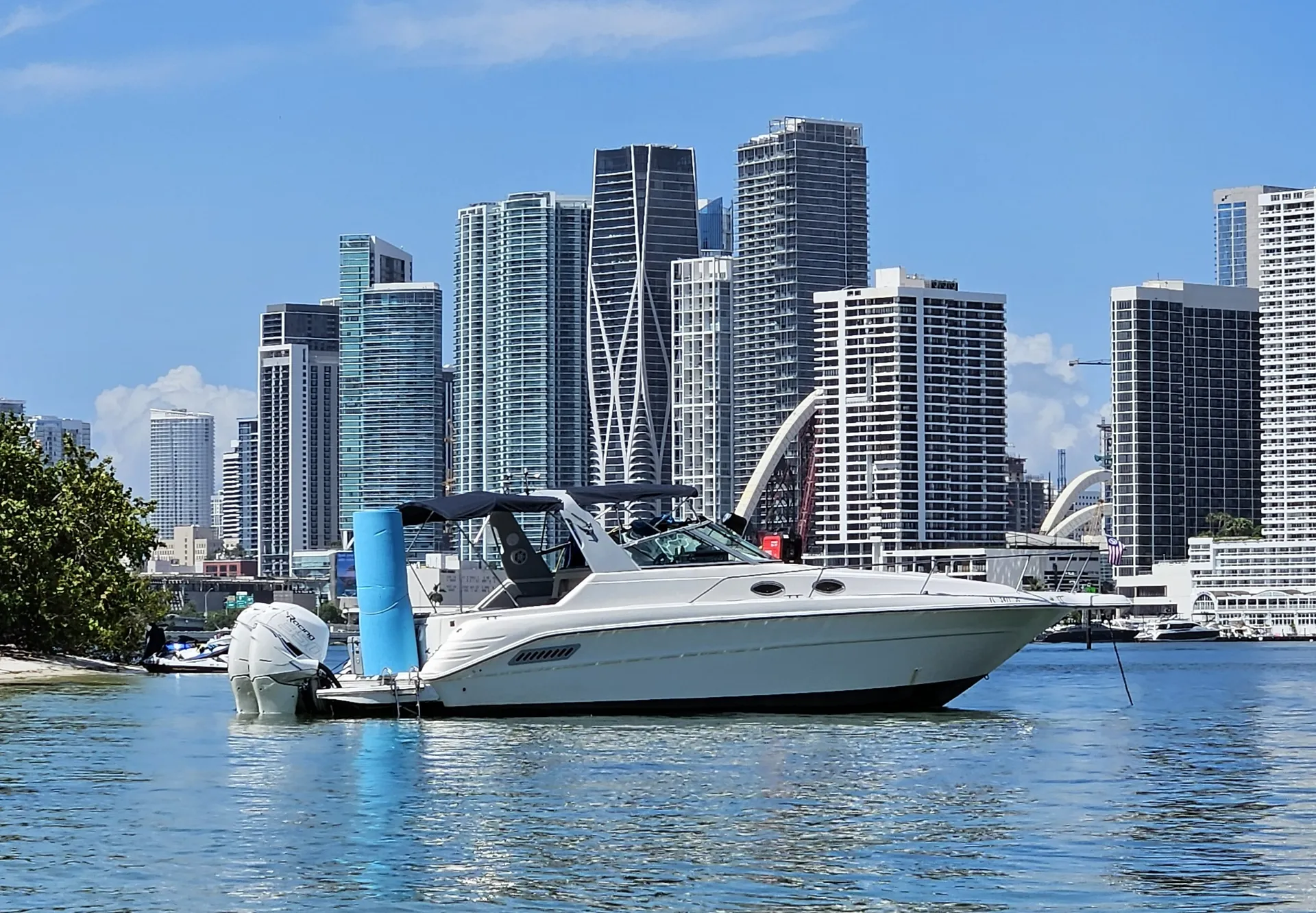 Sea Ray Boats Sundancer in Miami, FL