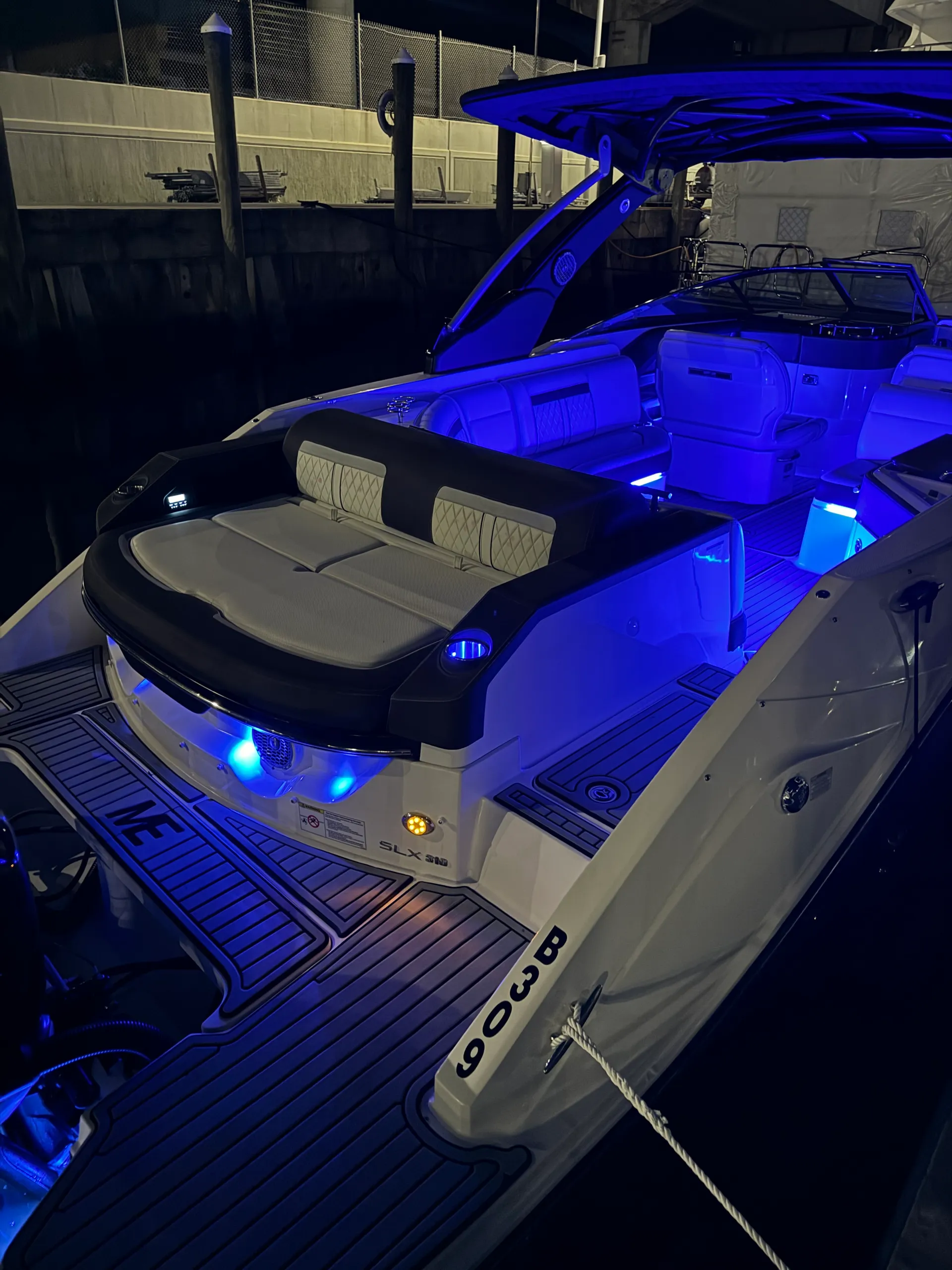 SEA RAY BOATS 300 SLX in Fort Lauderdale, FL — photo 3