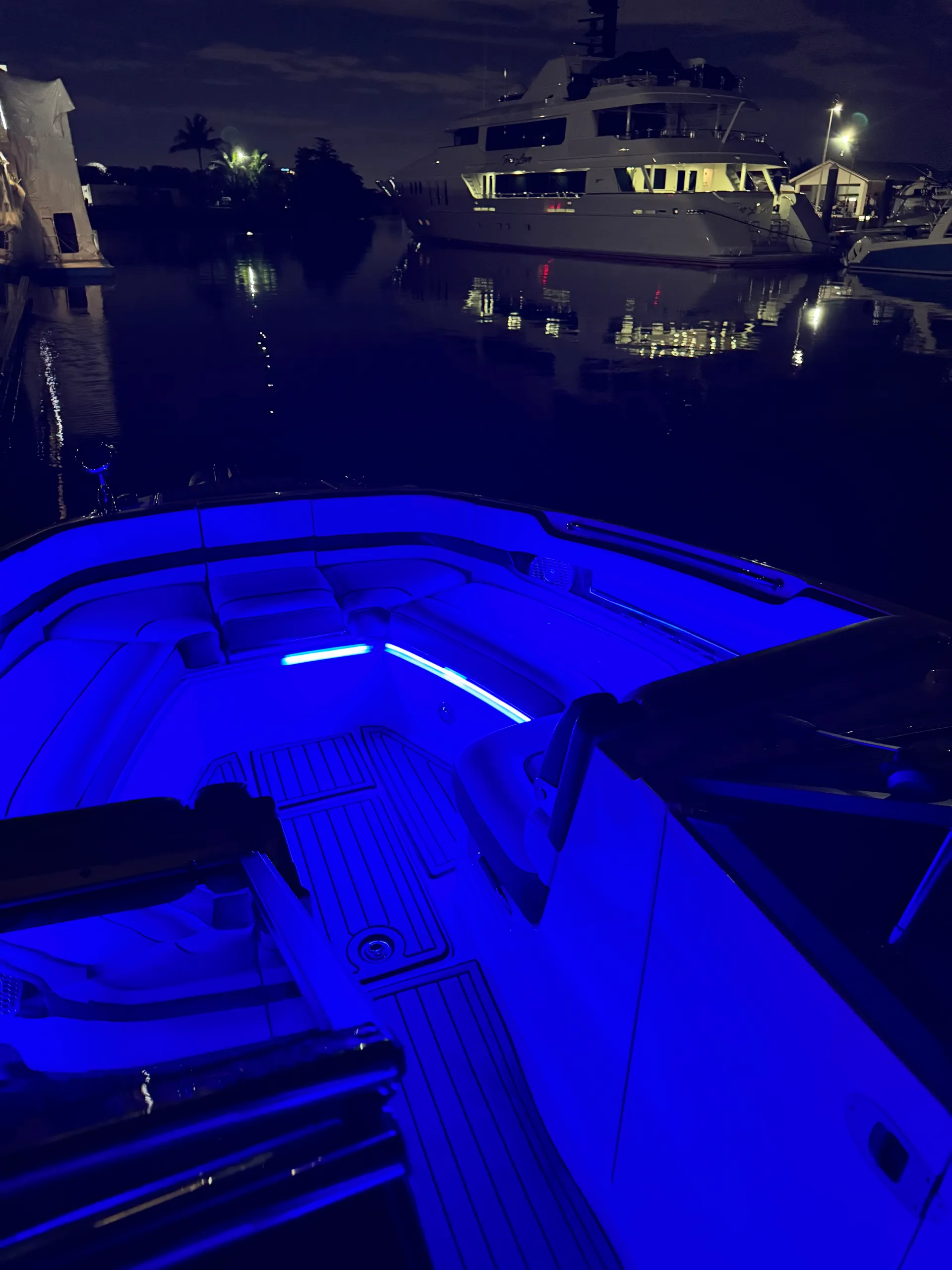 SEA RAY BOATS 300 SLX in Fort Lauderdale, FL — photo 4