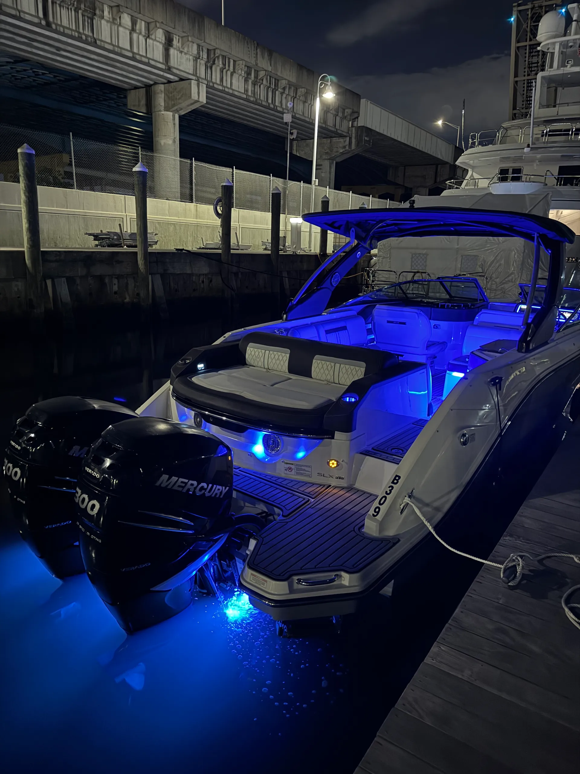 SEA RAY BOATS 300 SLX in Fort Lauderdale, FL — photo 5